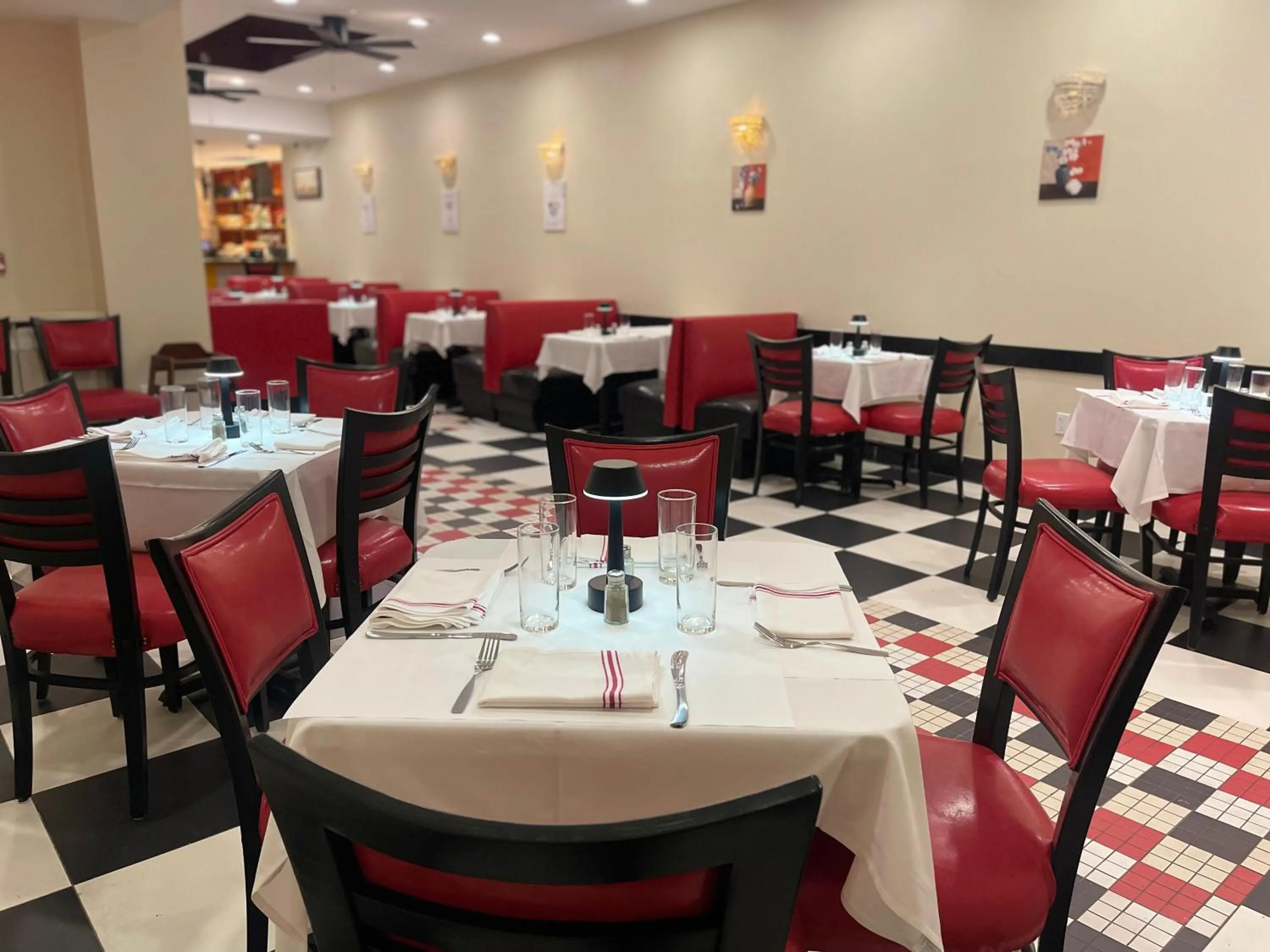 Restaurant/places to eat in Holiday Inn Lower East Side by IHG