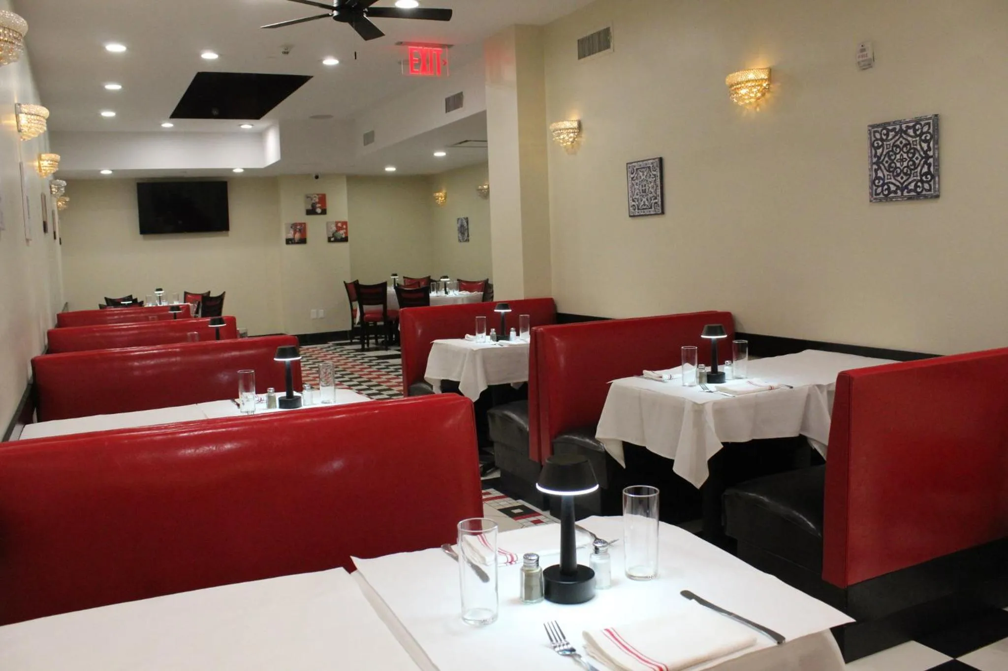 Restaurant/places to eat in Holiday Inn Lower East Side by IHG