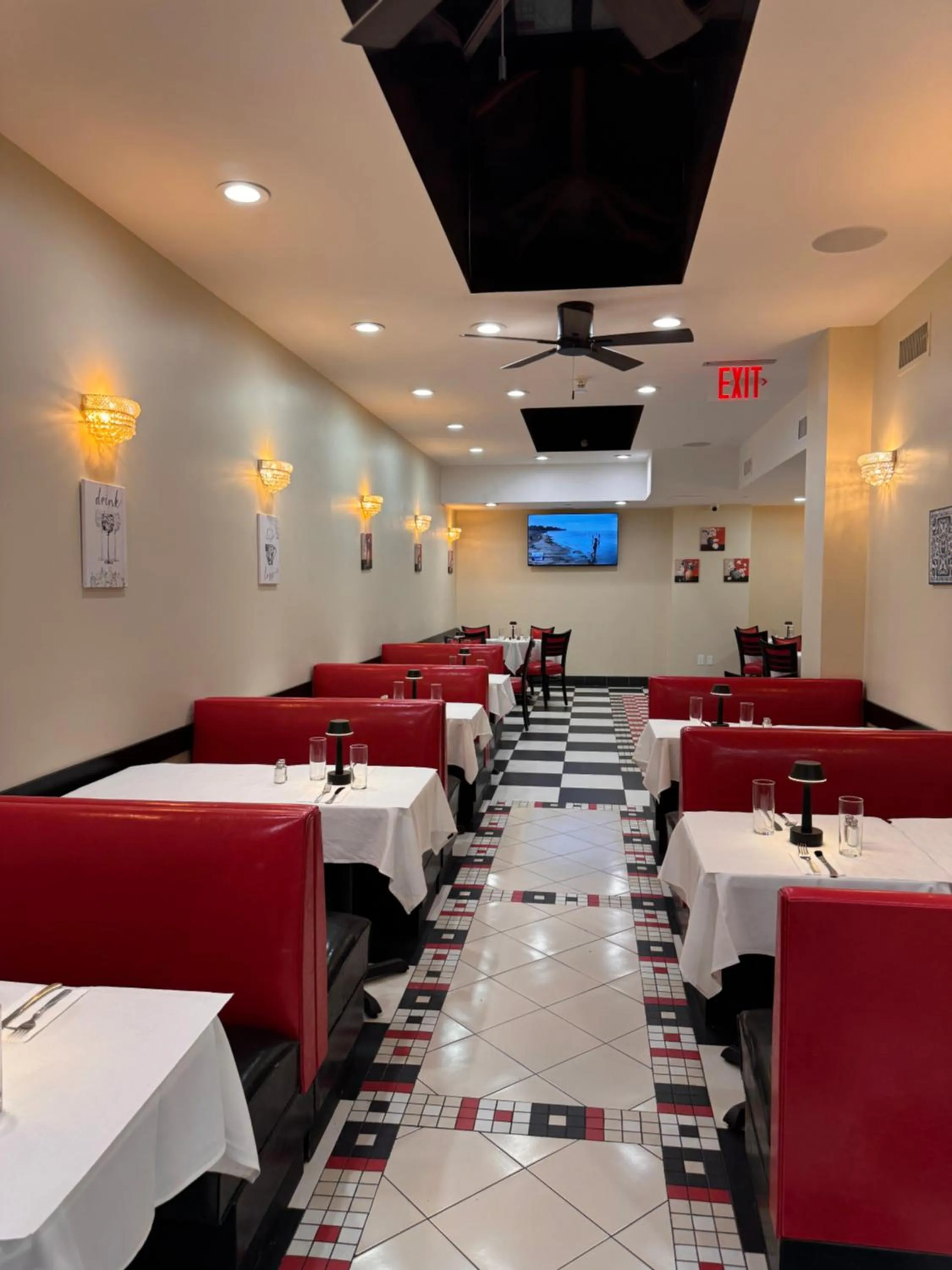 Restaurant/places to eat in Holiday Inn Lower East Side by IHG