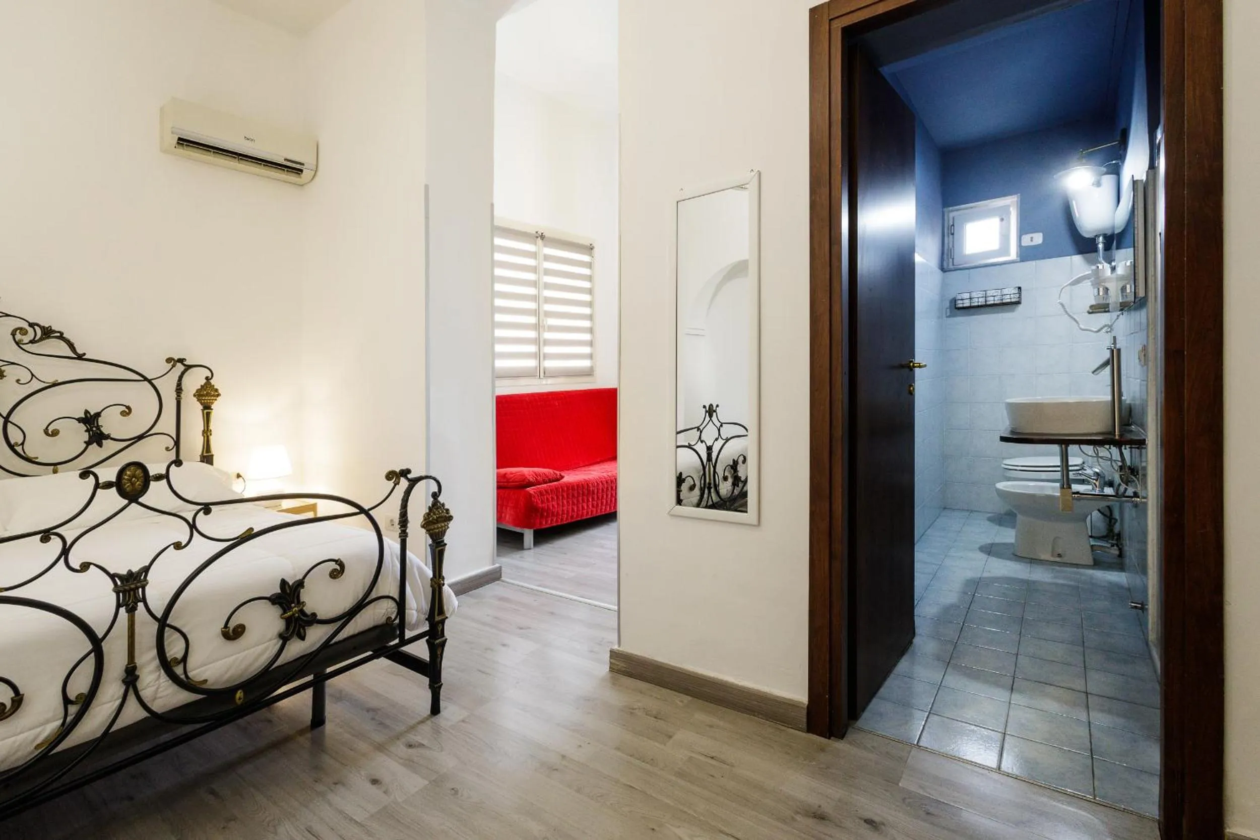 Photo of the whole room, Bed in Civico13