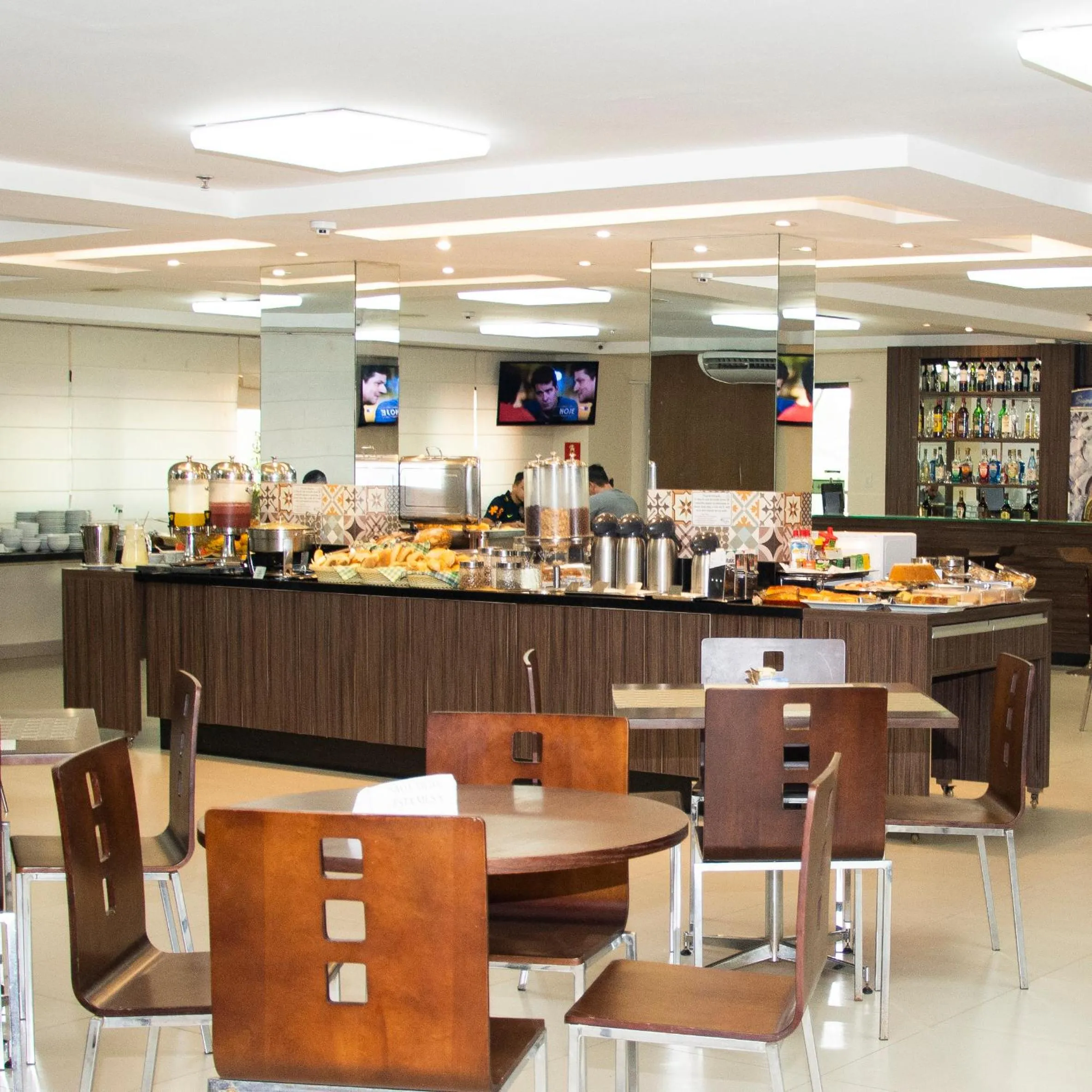 Restaurant/places to eat in Golden Plaza Hotel