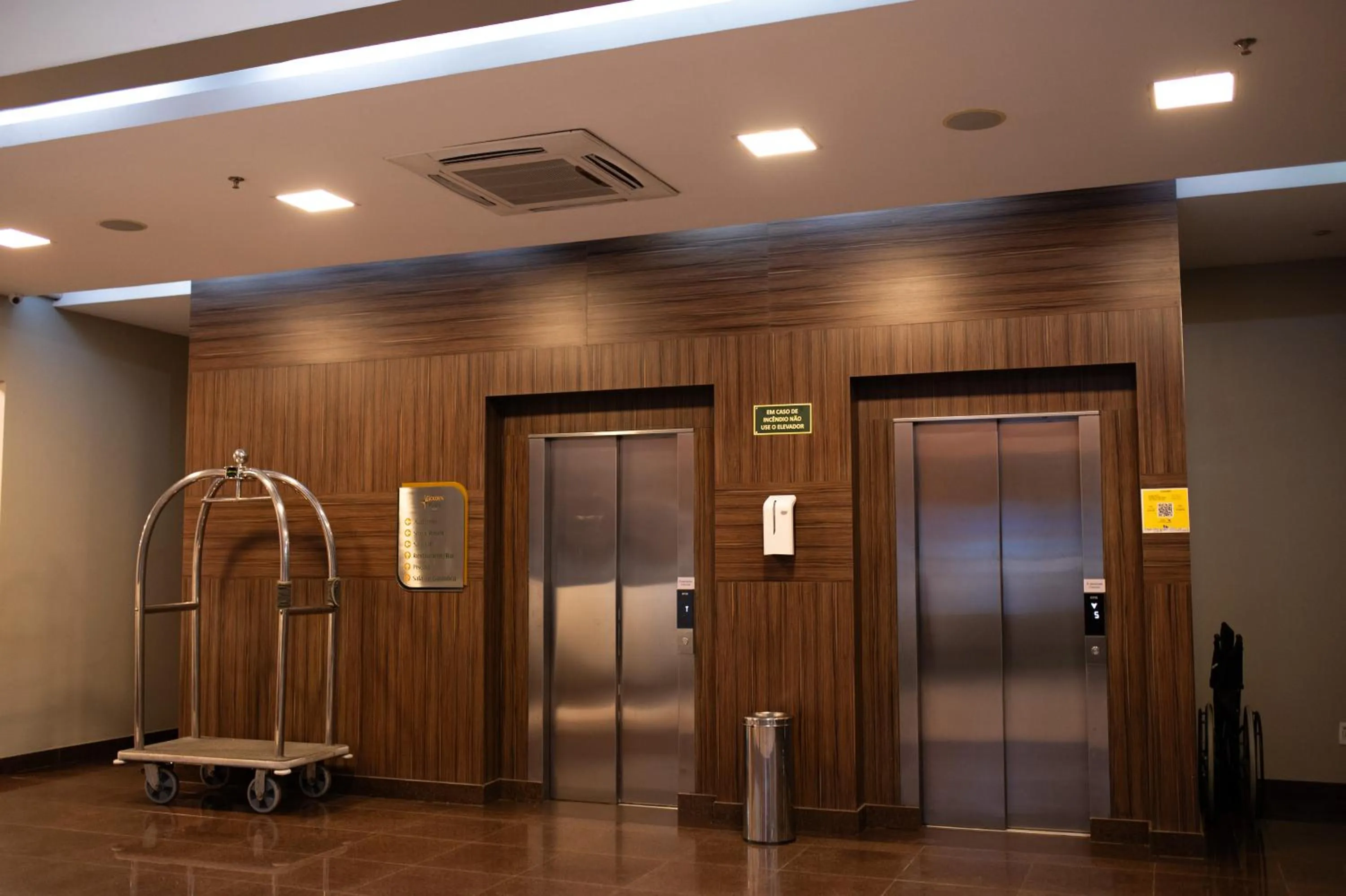 elevator in Golden Plaza Hotel