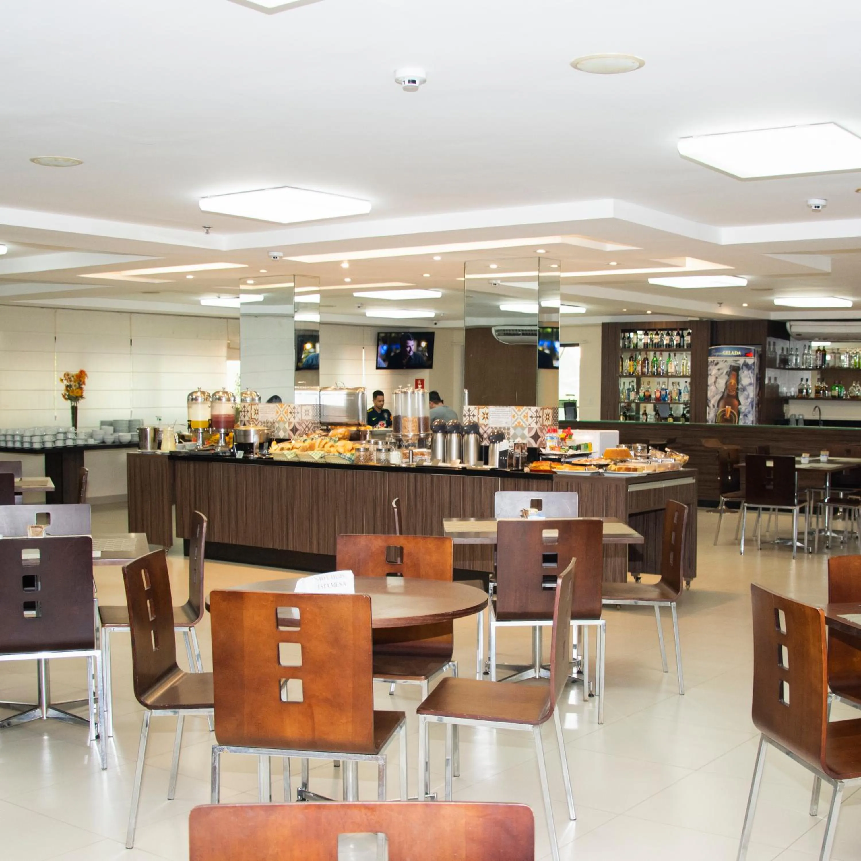 Restaurant/places to eat in Golden Plaza Hotel