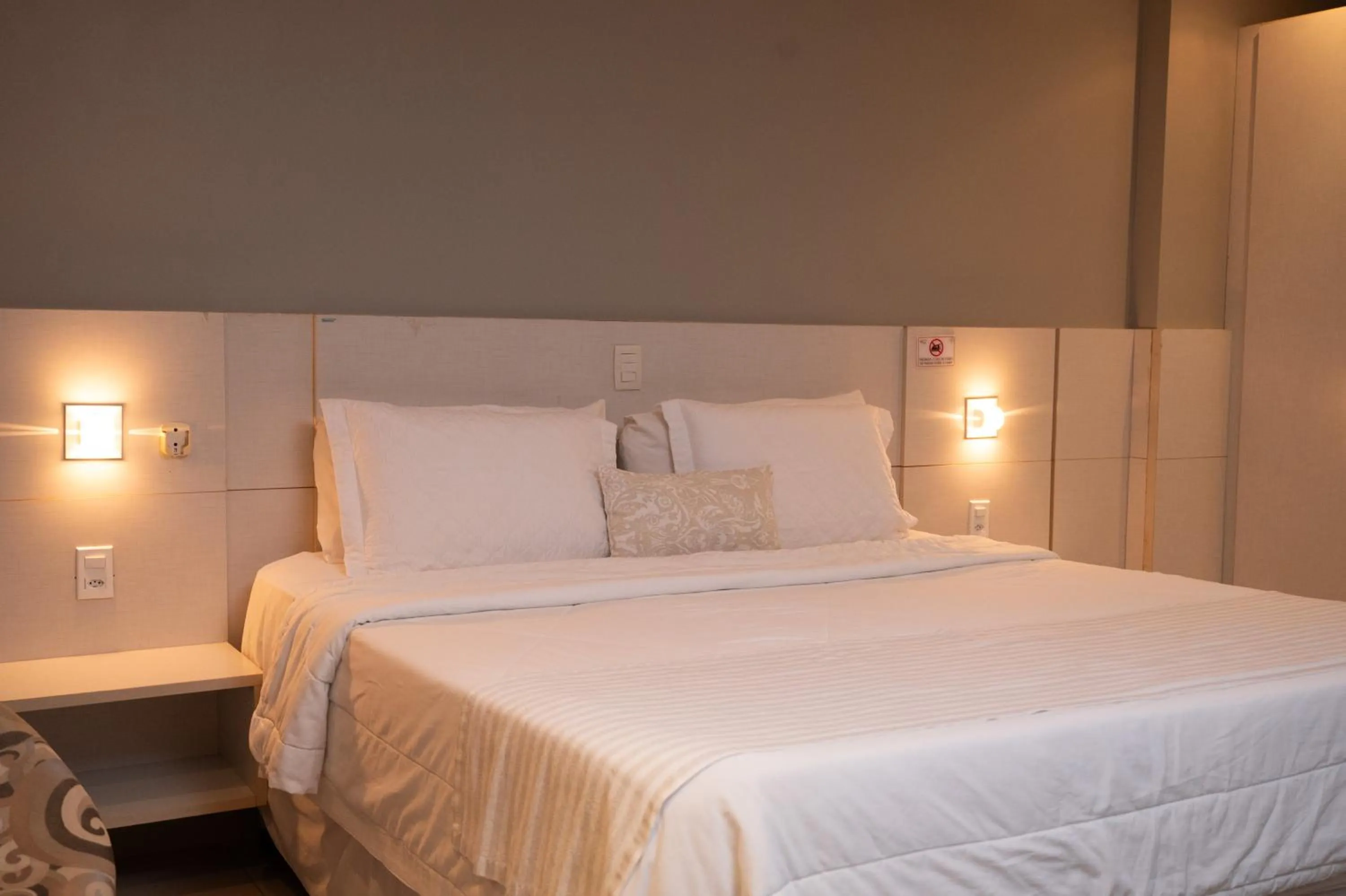 Bed in Golden Plaza Hotel