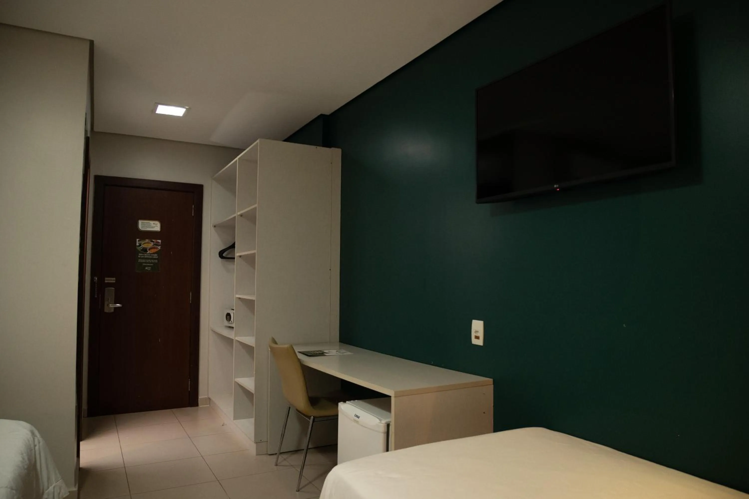 Bedroom, Bed in Golden Plaza Hotel