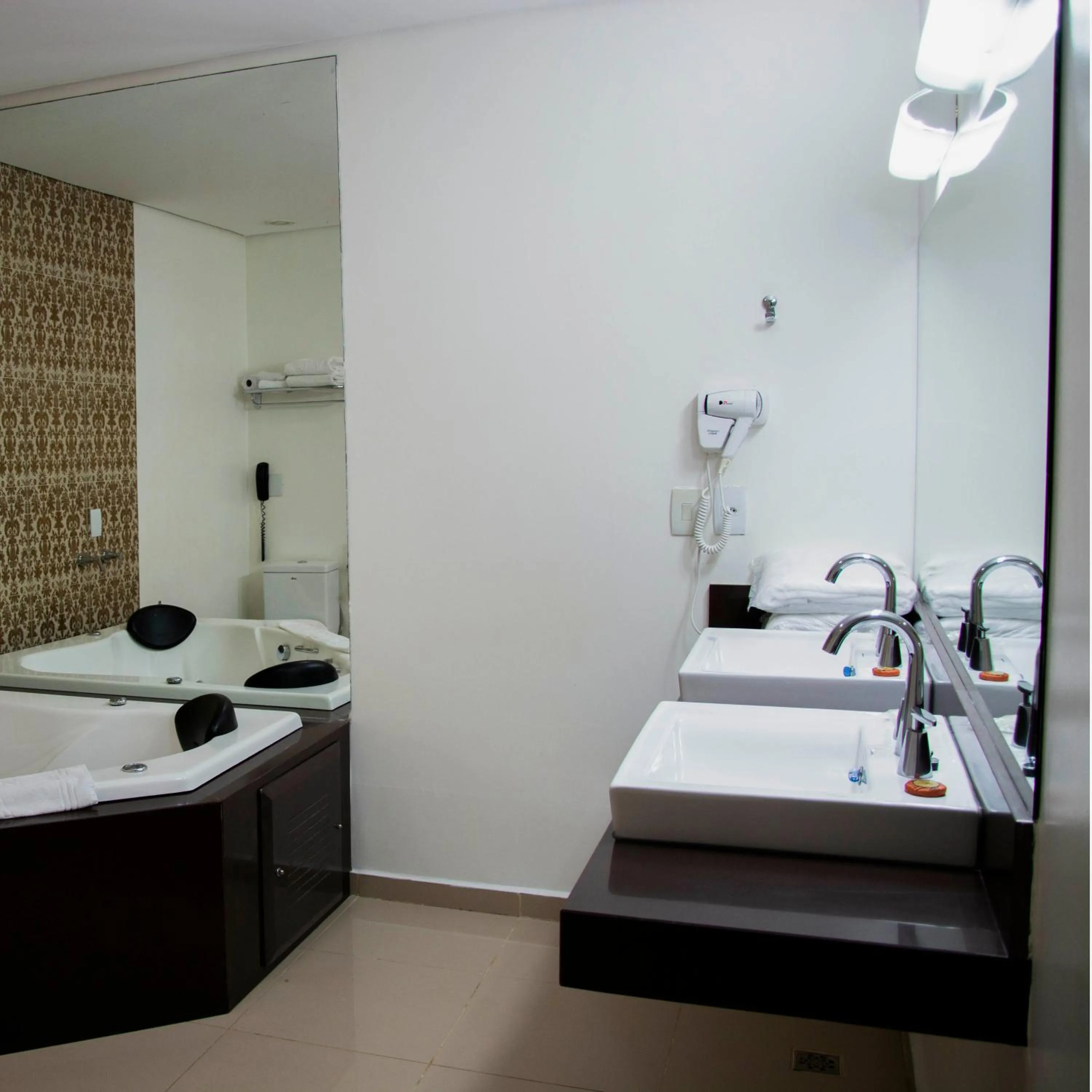 Bathroom, Bed in Golden Plaza Hotel