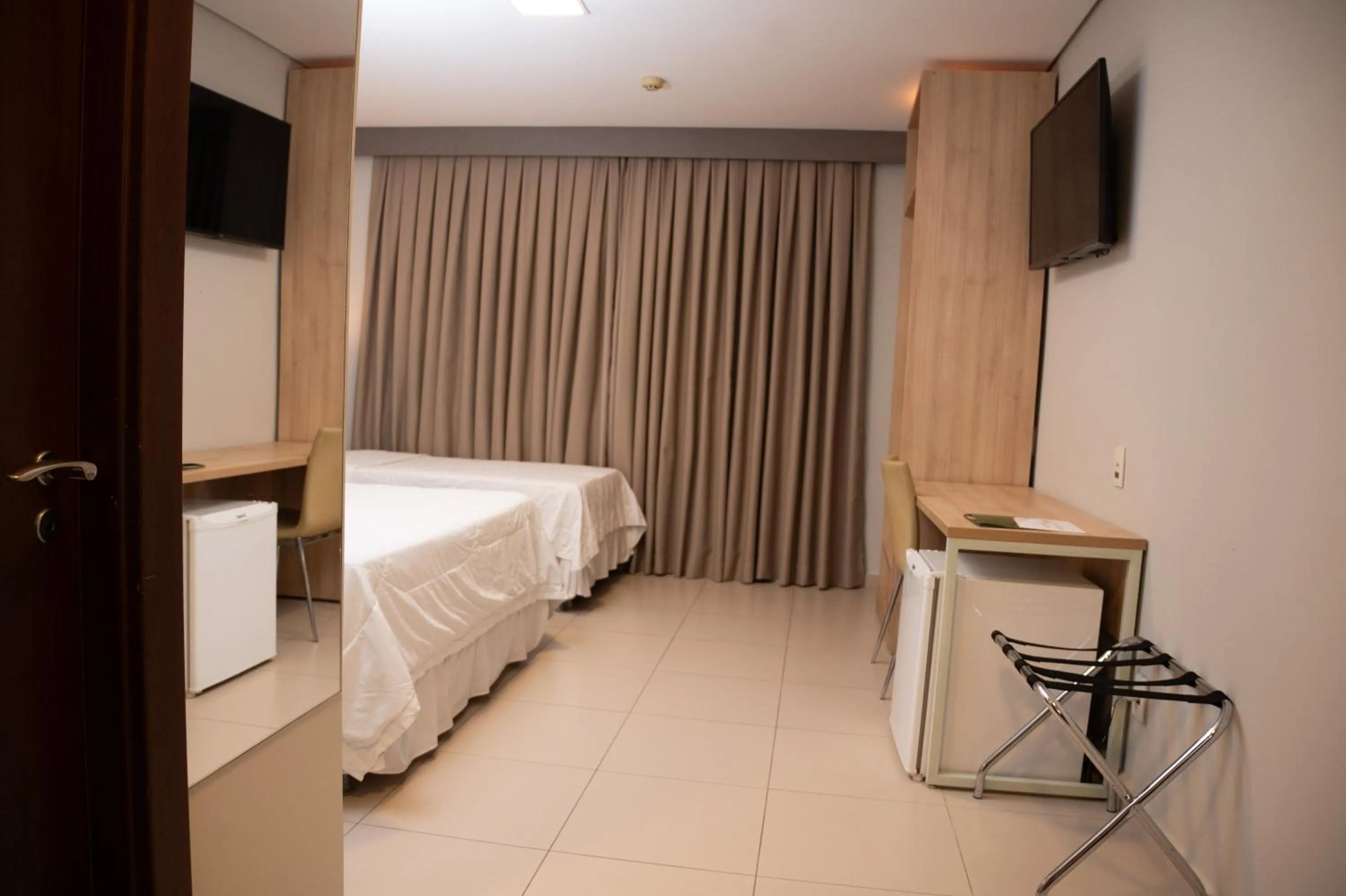 Bedroom, Bed in Golden Plaza Hotel