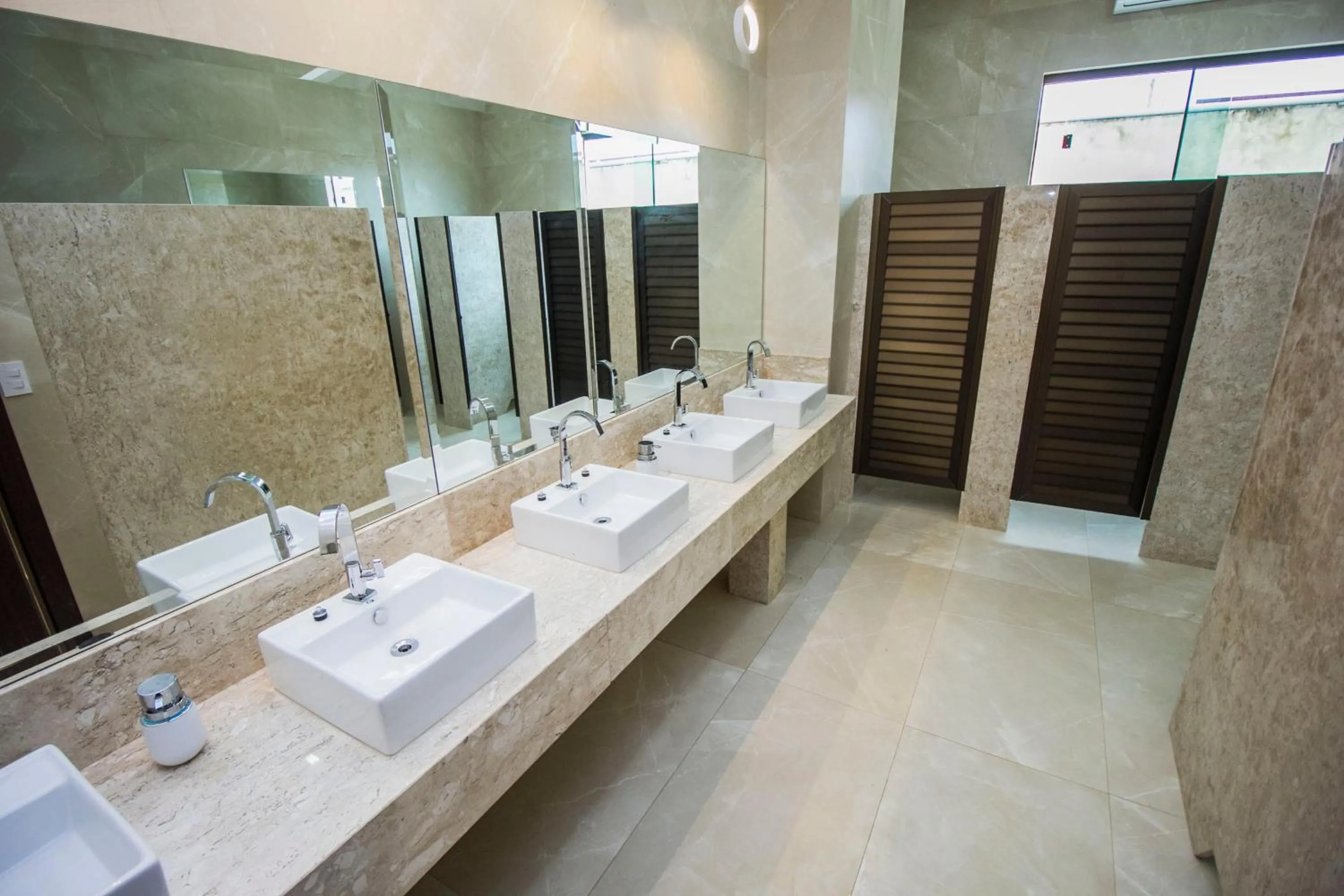 Bathroom in Golden Plaza Hotel