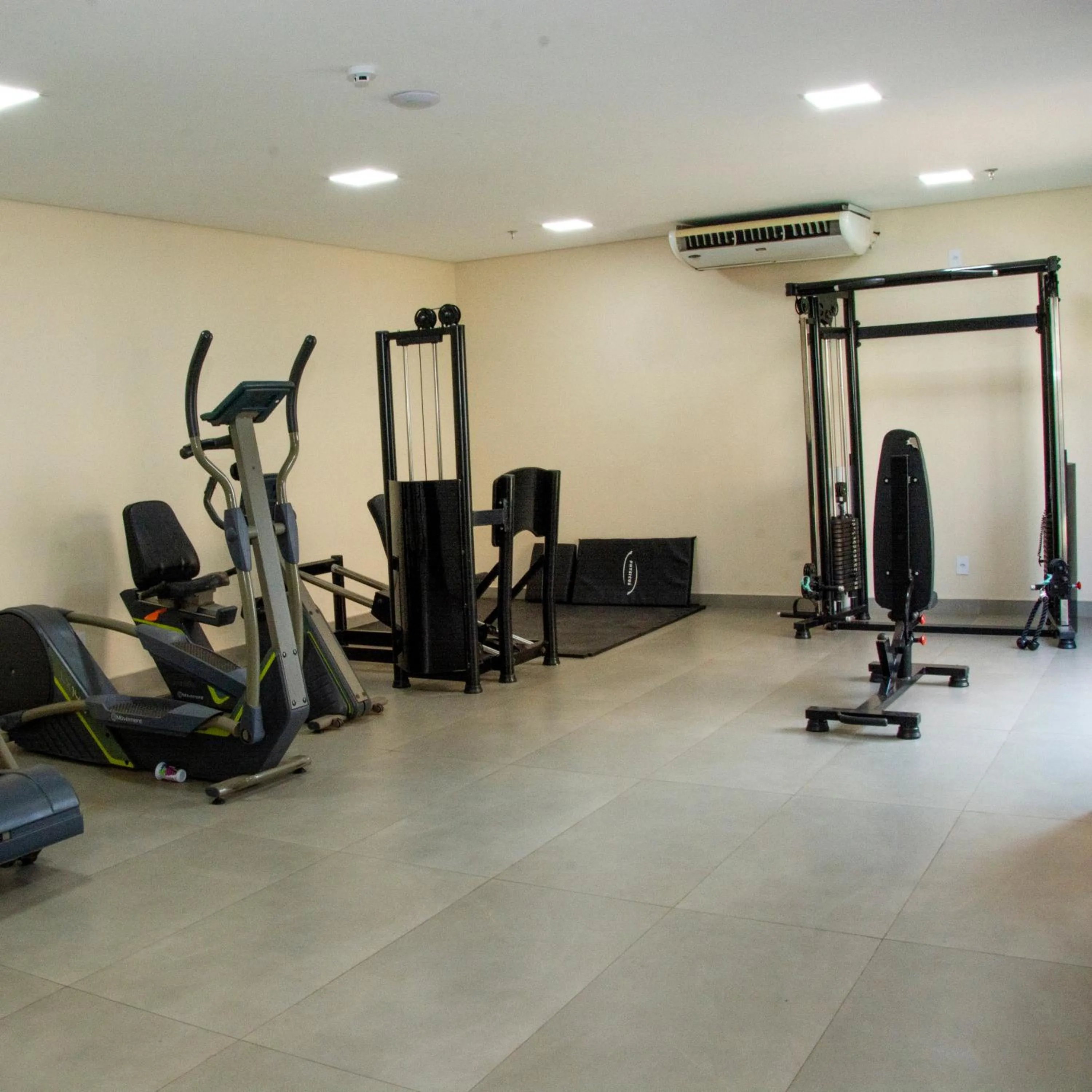 Fitness centre/facilities in Golden Plaza Hotel