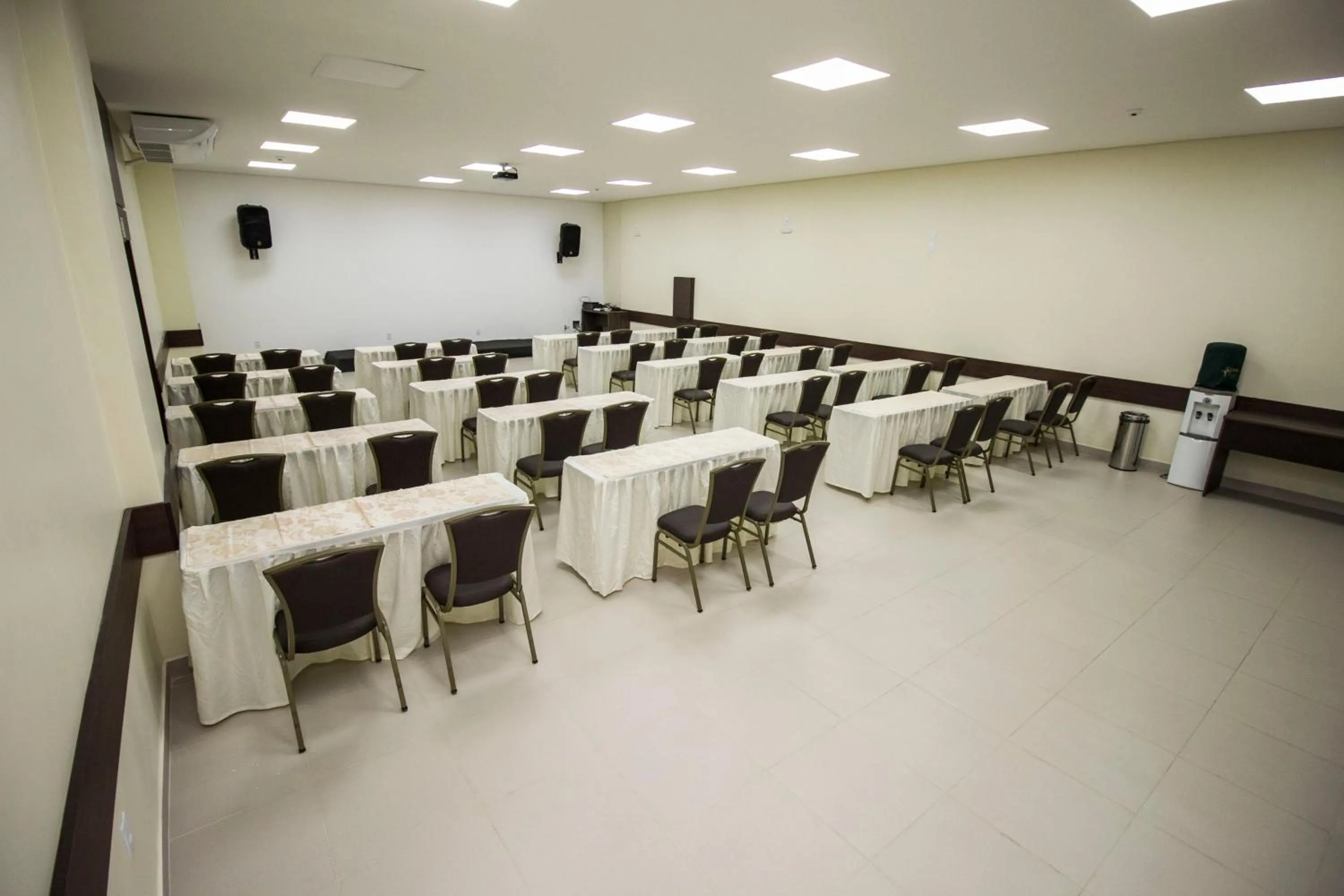 Business facilities in Golden Plaza Hotel