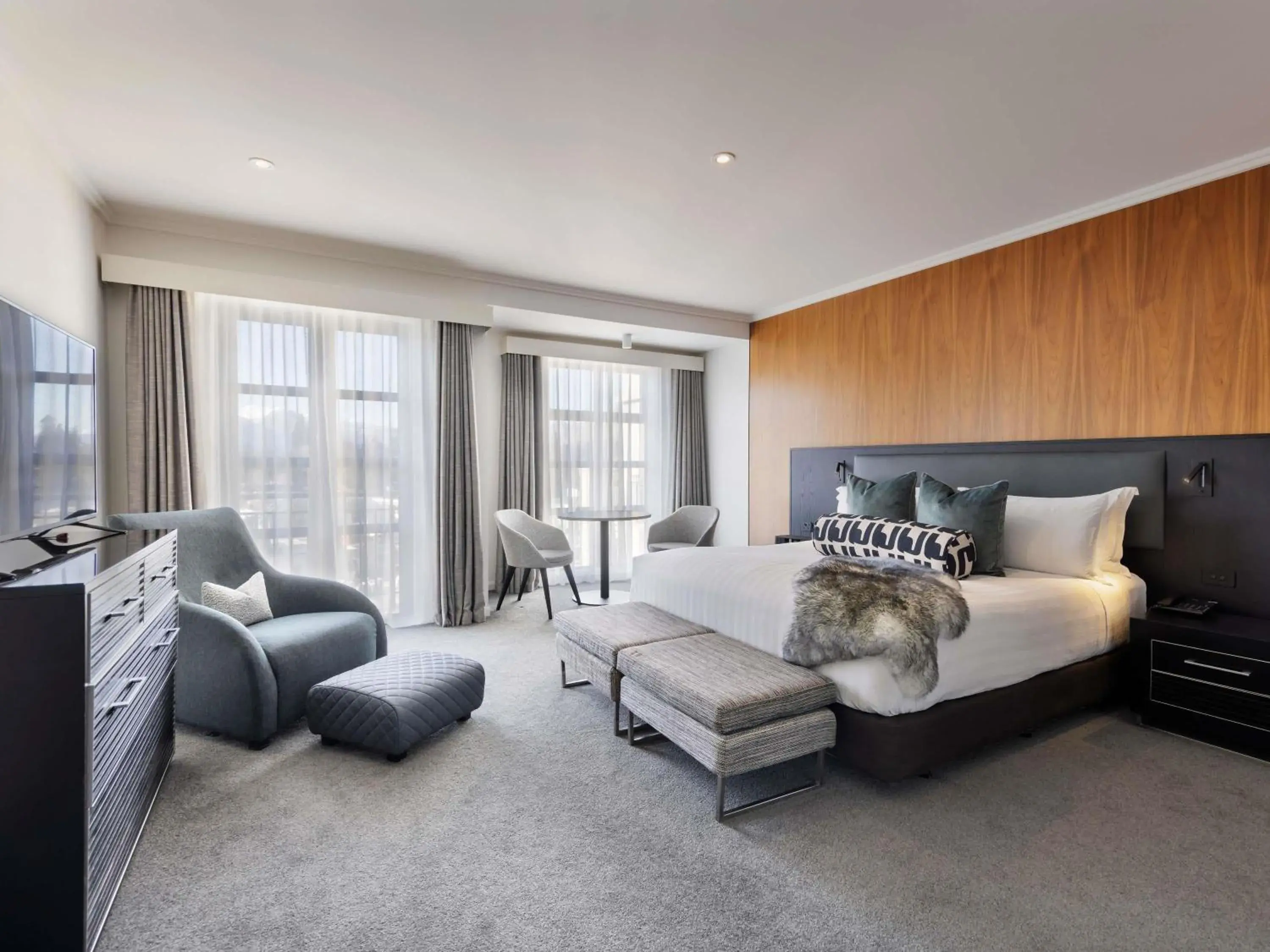 Luxury King Room with Balcony, Spa Bath and Executive Lounge Access in Sofitel Queenstown Hotel & Spa Luxury King Room with Balcony, Spa Bath and Executive Lounge Access in Sofitel Queenstown Hotel & Spa