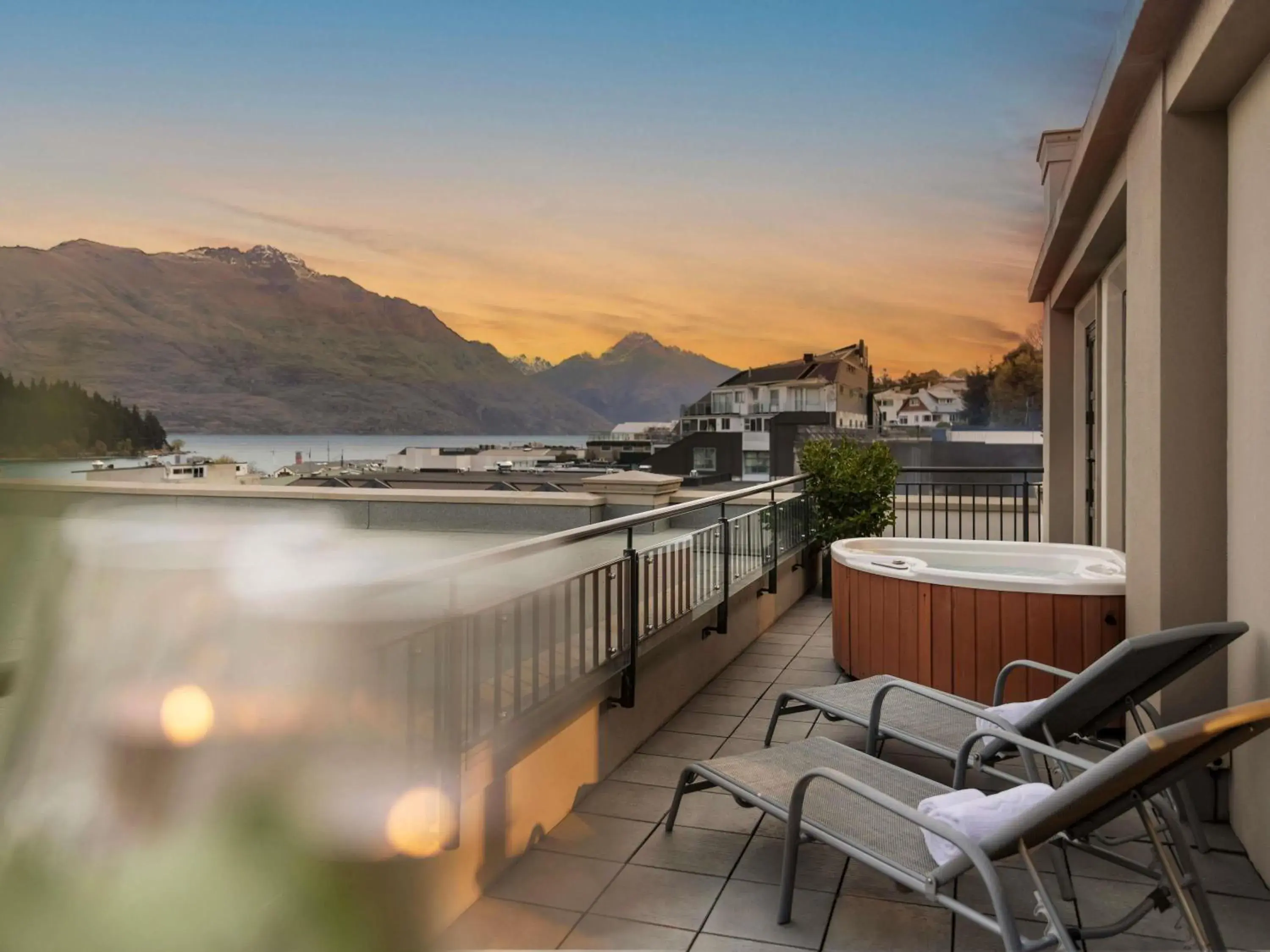 Penthouse with Large Patio and Jacuzzi - Lake View in Sofitel Queenstown Hotel & Spa Penthouse with Large Patio and Jacuzzi - Lake View in Sofitel Queenstown Hotel & Spa