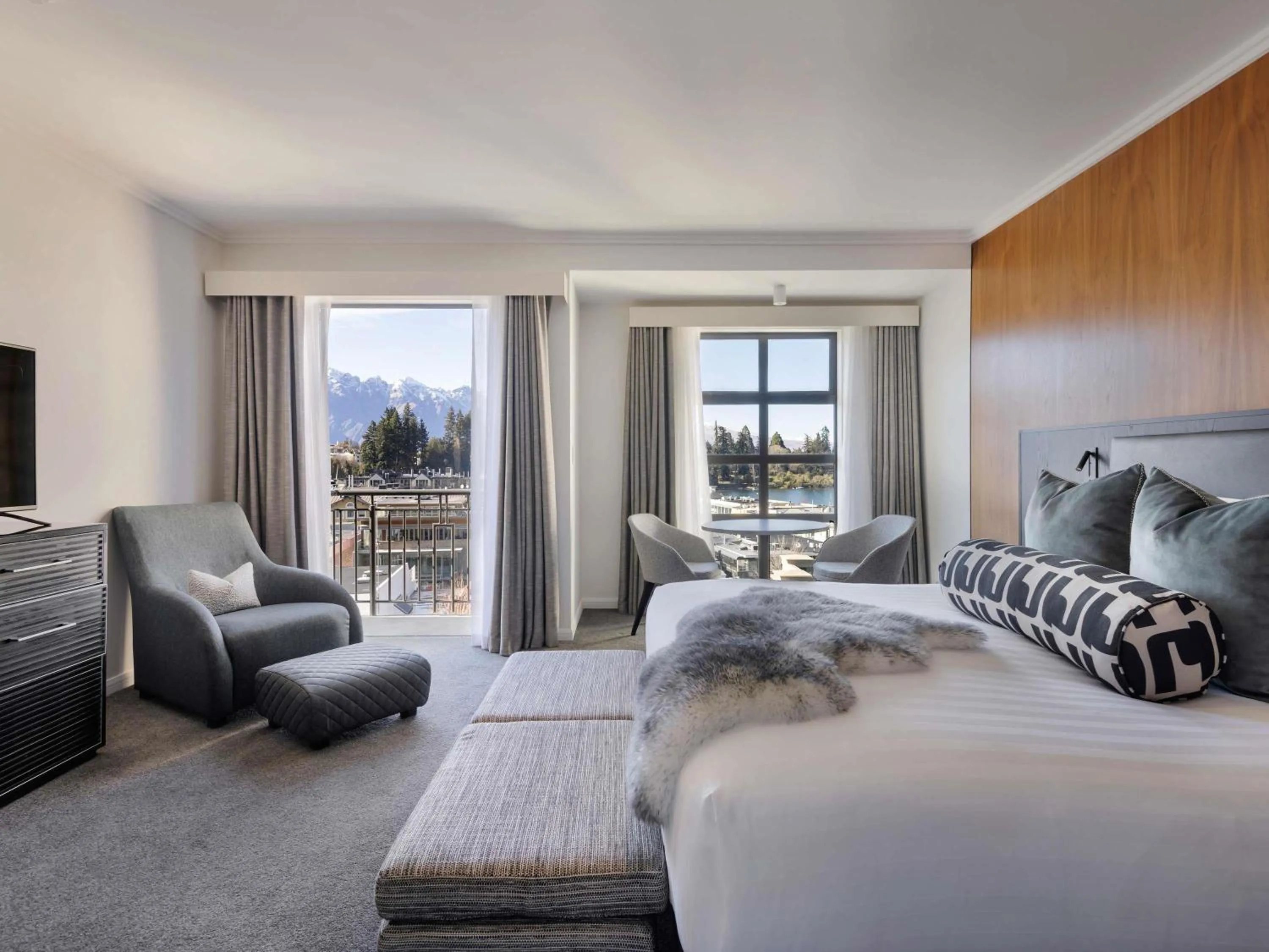 Photo of the whole room, Bed in Sofitel Queenstown Hotel & Spa