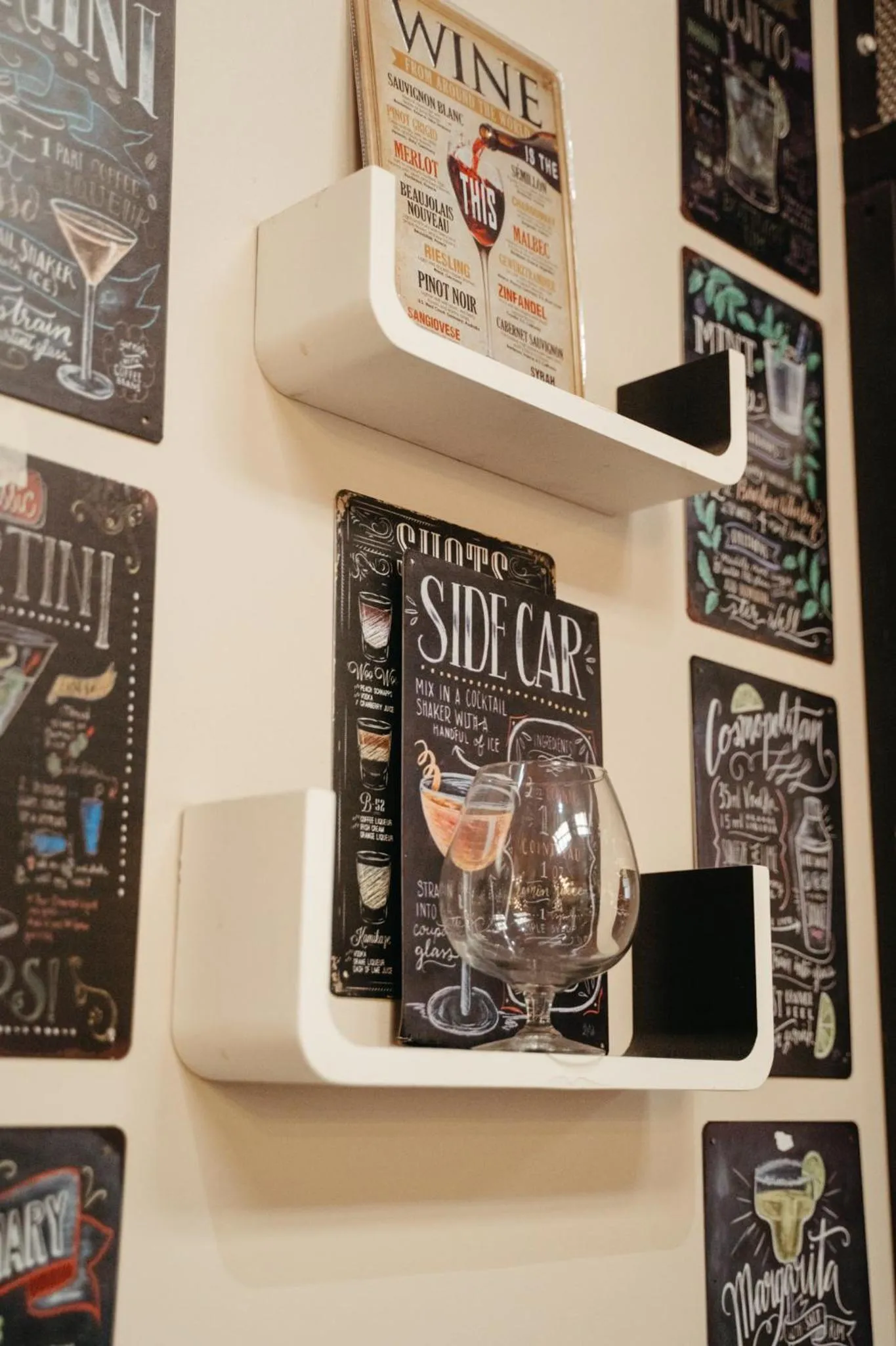 Lounge or bar in Auckland City Hotel - Hobson St