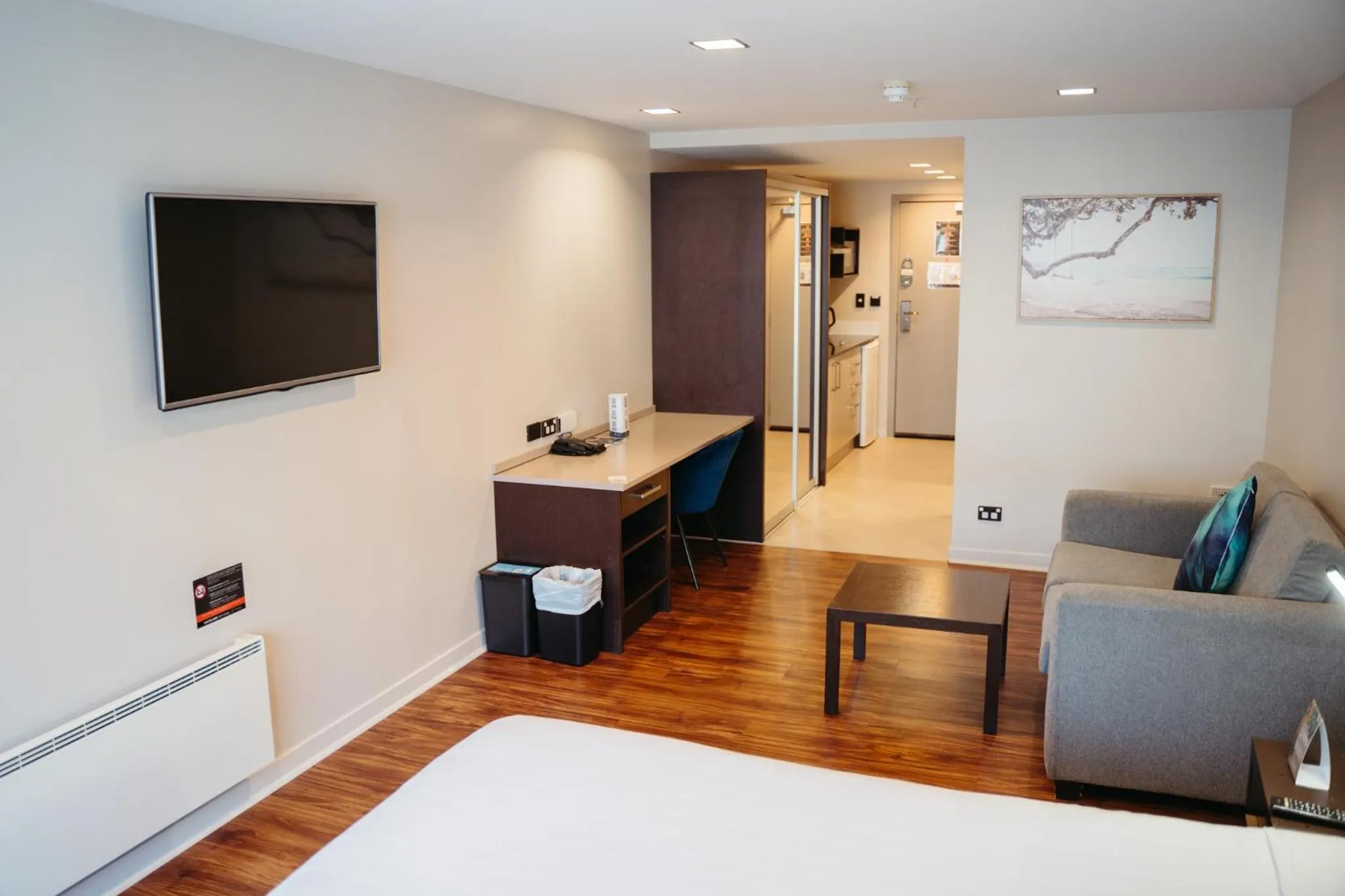 Bedroom, Bed in Auckland City Hotel - Hobson St