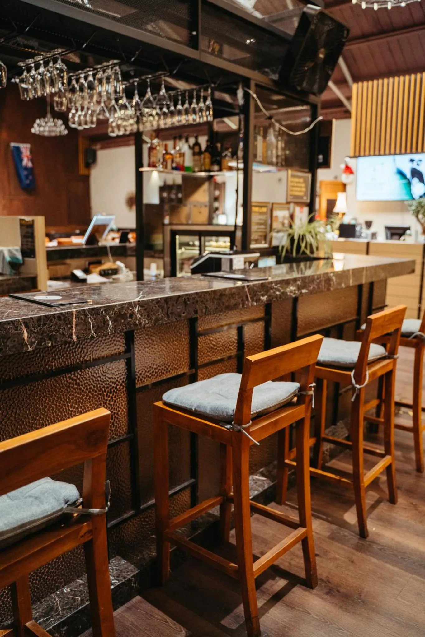 Lounge or bar in Auckland City Hotel - Hobson St