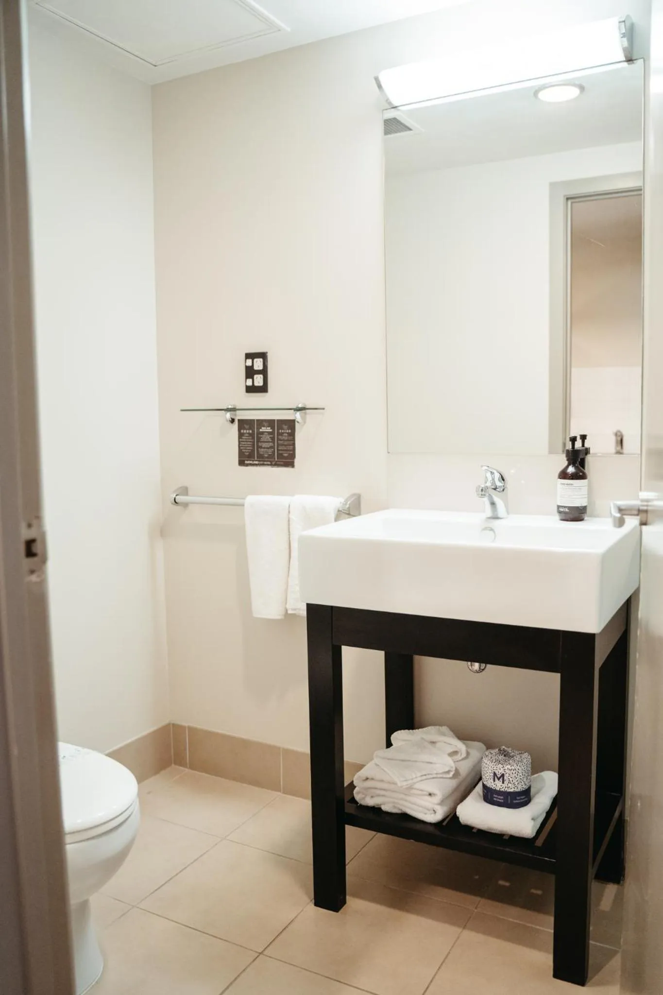 Bathroom in Auckland City Hotel - Hobson St