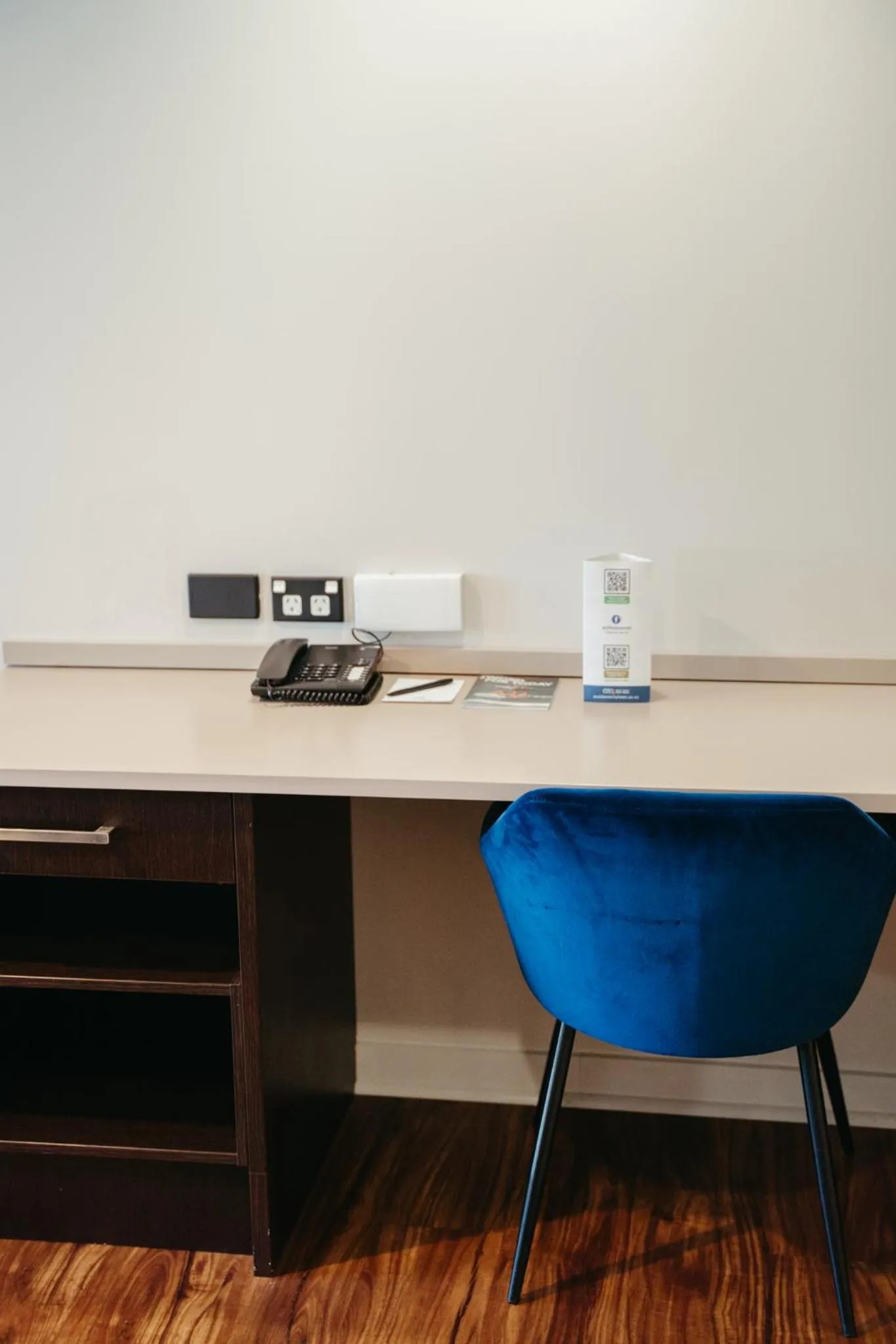 hair dresser in Auckland City Hotel - Hobson St