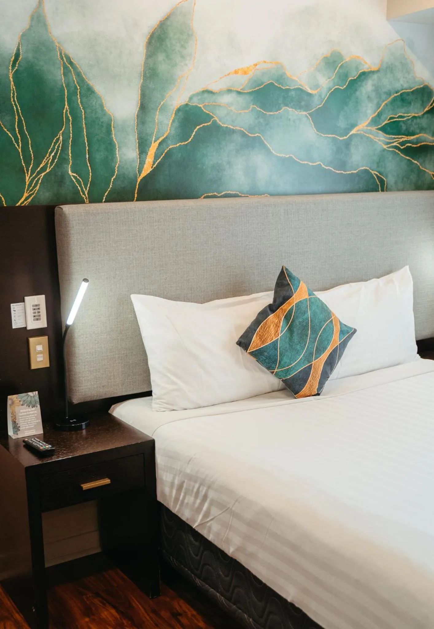 Bedroom, Bed in Auckland City Hotel - Hobson St