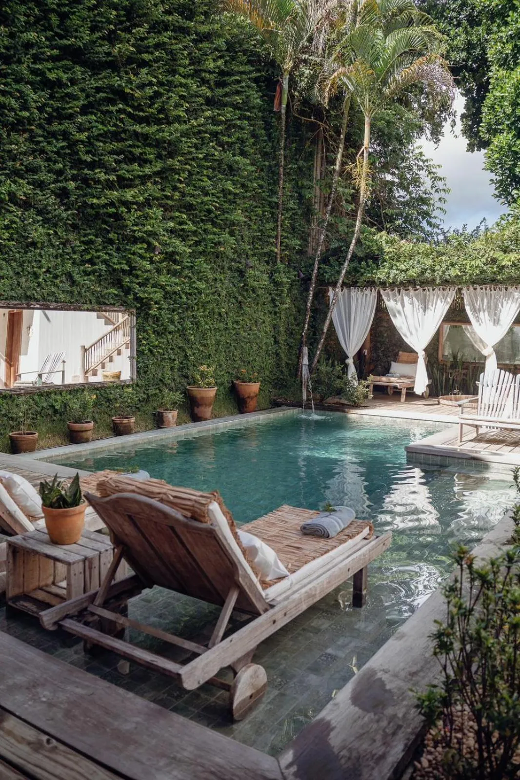 Swimming pool in Pousada Encantada