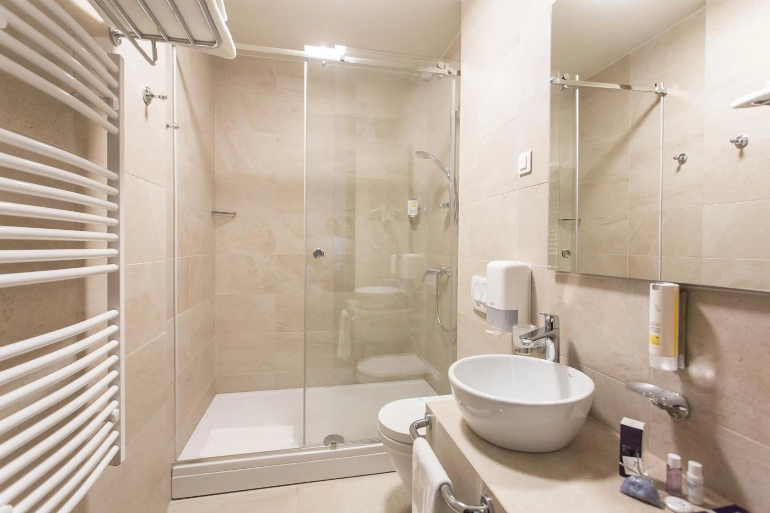 Shower in Hotel Grand Hedonist