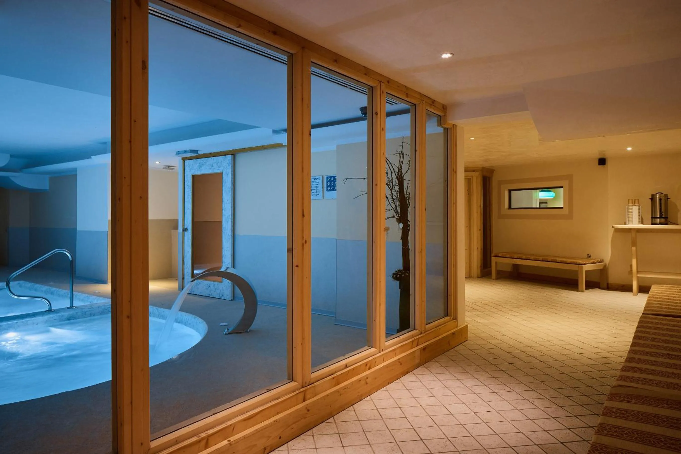 Hot Tub, Bed in Hotel Portavescovo