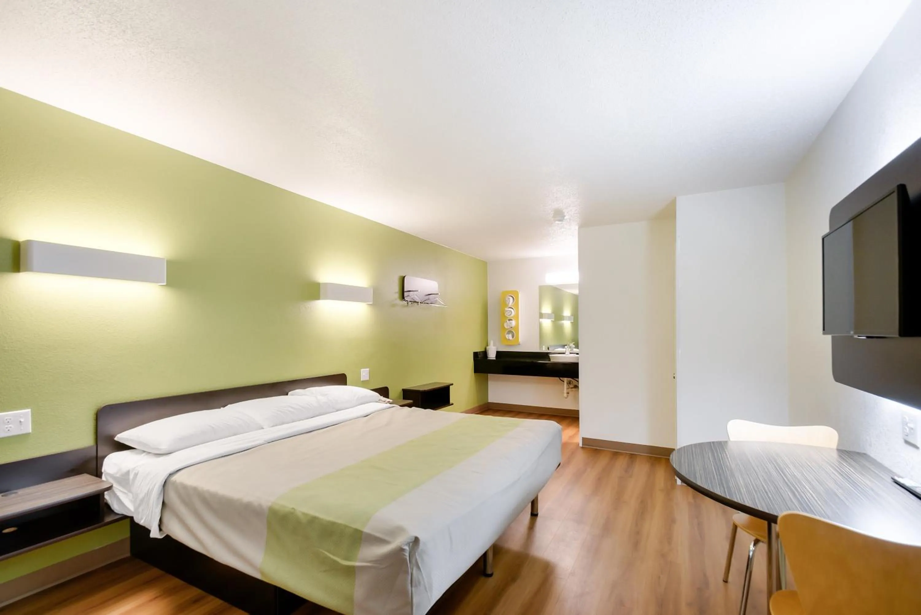 Bedroom, Bed in Motel 6-Charles Town, WV