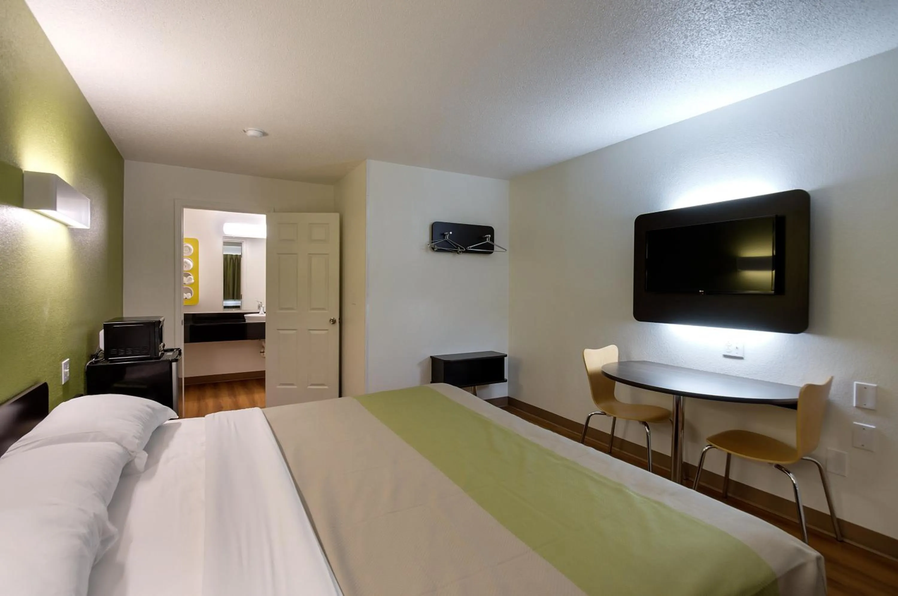 Bedroom, Bed in Motel 6-Charles Town, WV