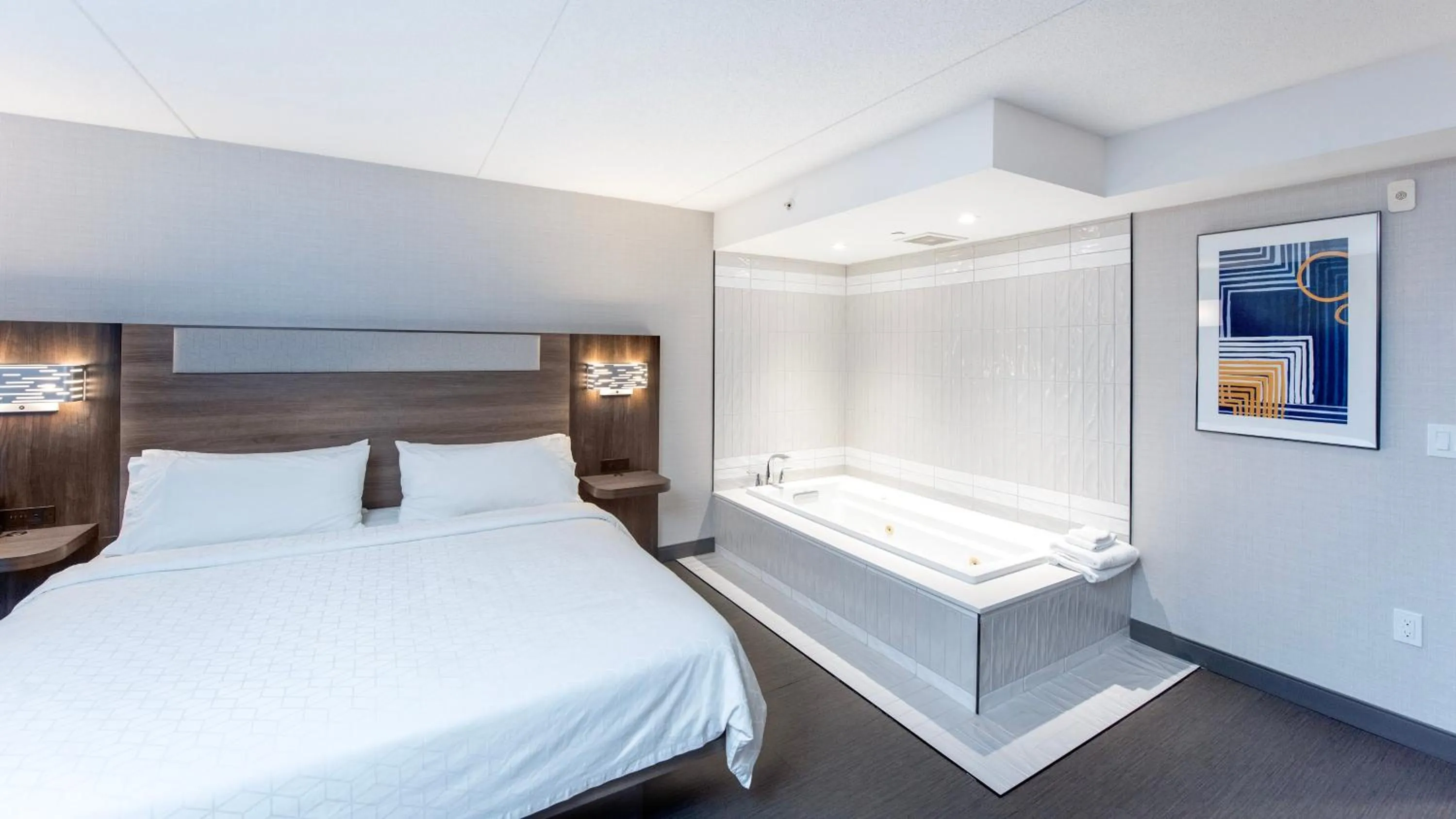 Photo of the whole room, Bed in Holiday Inn Express Hotel & Suites Waterloo - St. Jacobs Area, an IHG Hotel