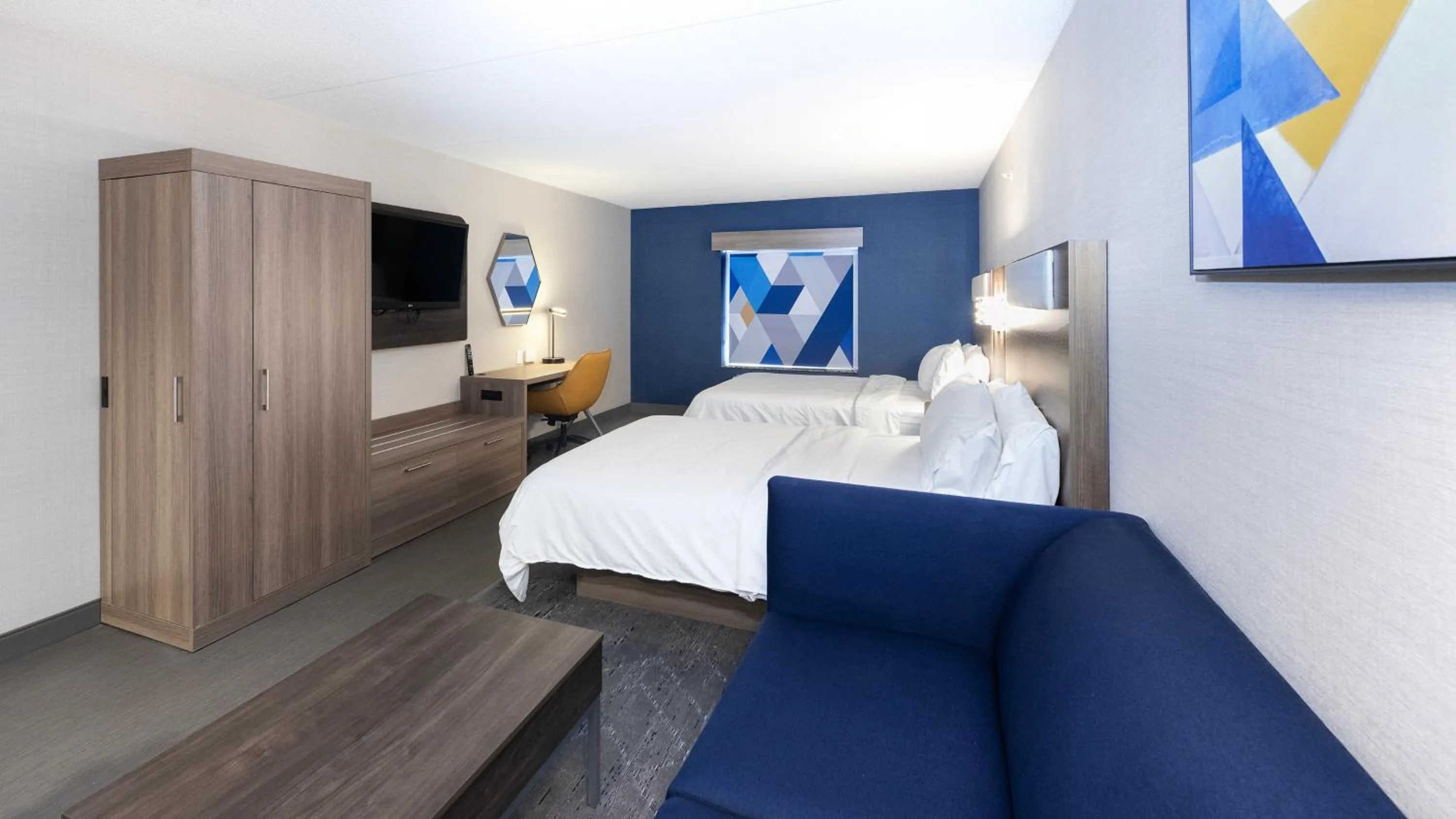 Bed in Holiday Inn Express Hotel & Suites Waterloo - St. Jacobs Area, an IHG Hotel