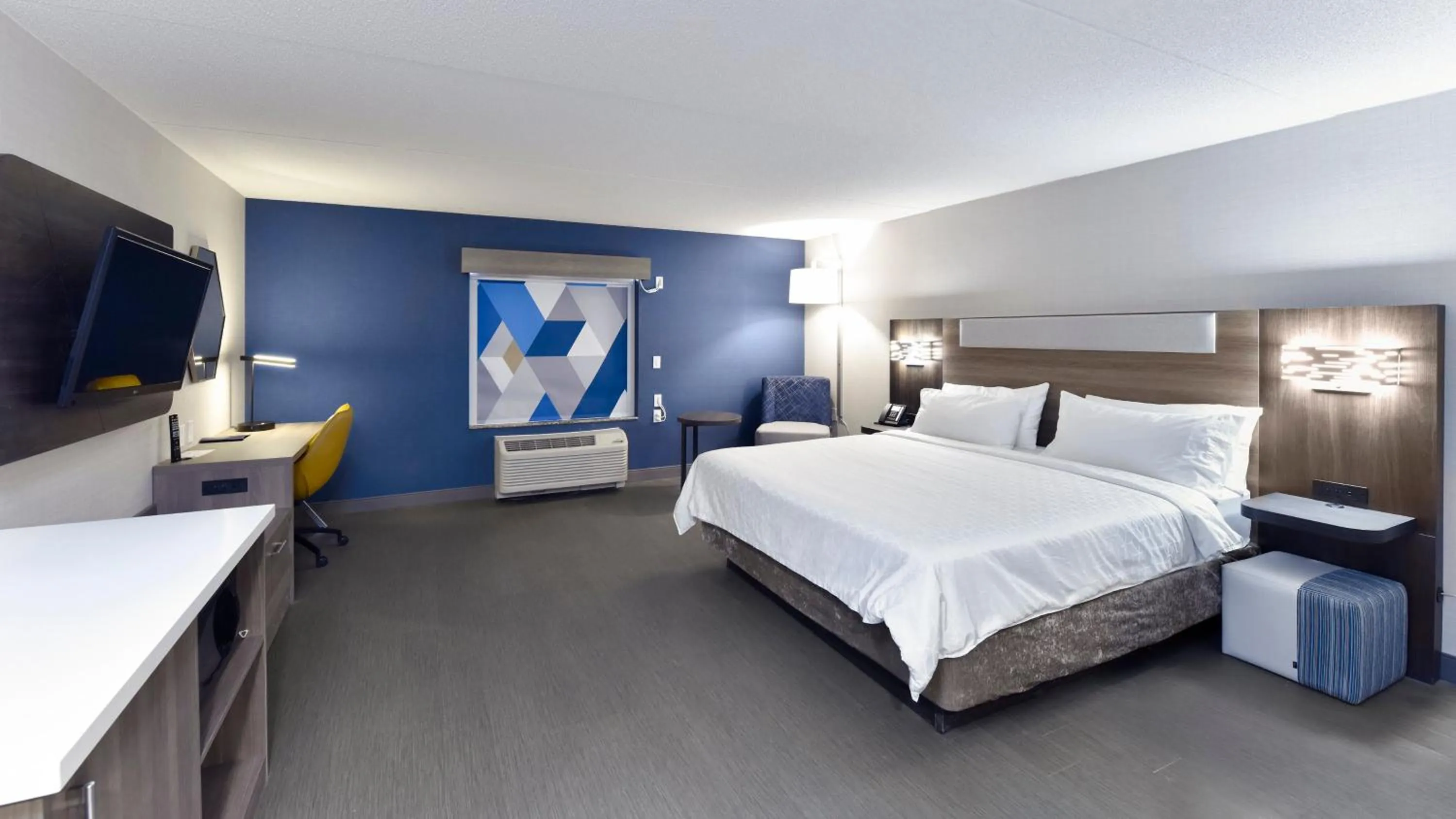 Photo of the whole room, Bed in Holiday Inn Express Hotel & Suites Waterloo - St. Jacobs Area, an IHG Hotel