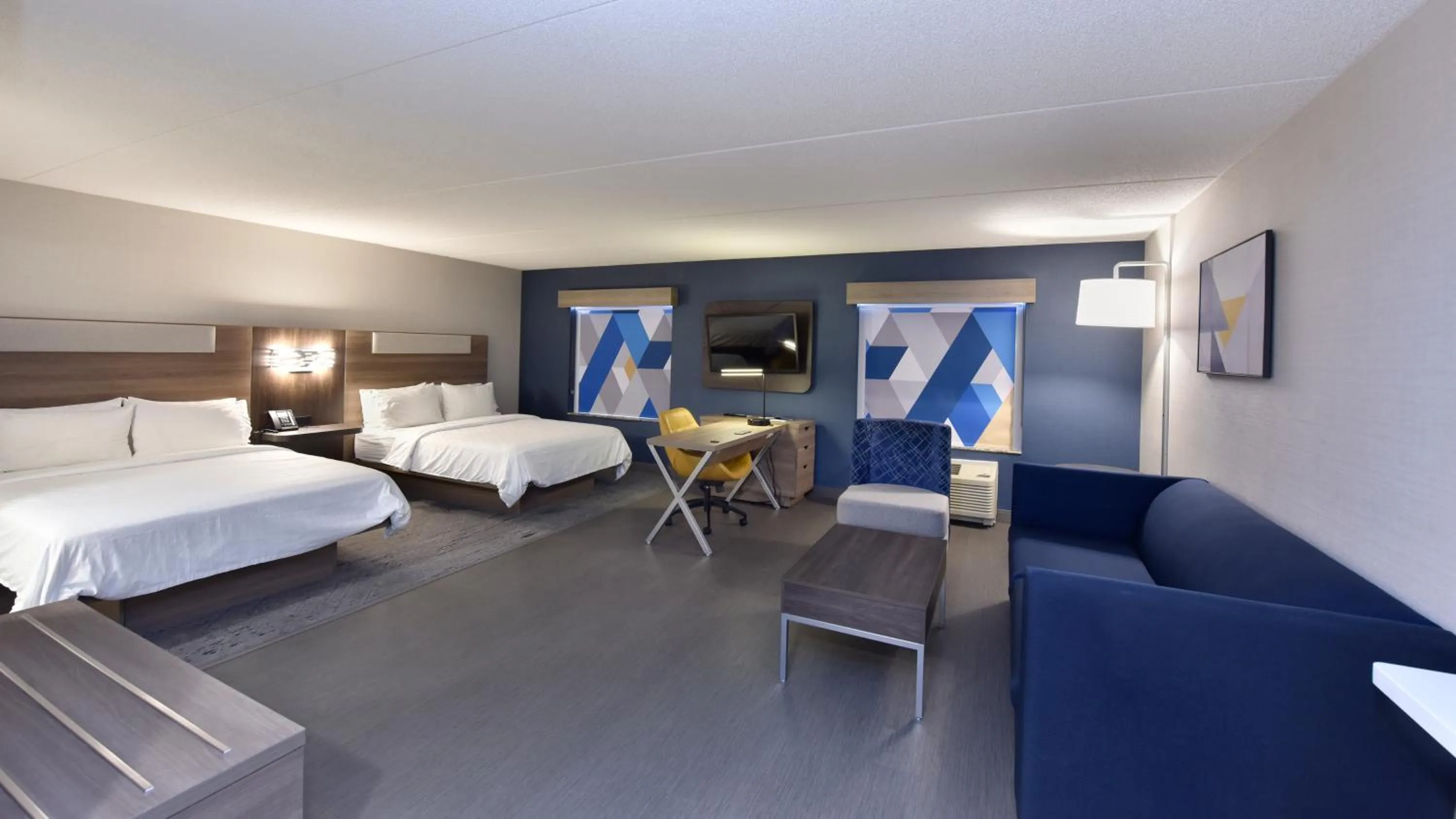 Bed in Holiday Inn Express Hotel & Suites Waterloo - St. Jacobs Area, an IHG Hotel