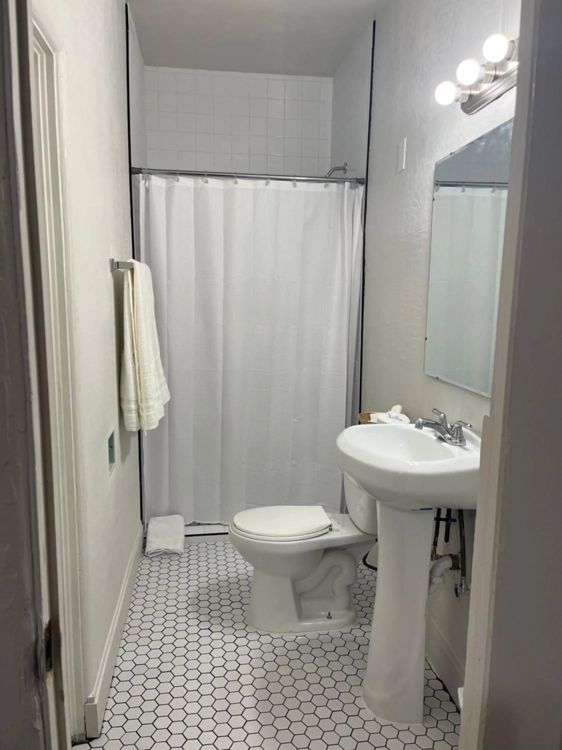 Shower in Arizona 9 Motor Hotel