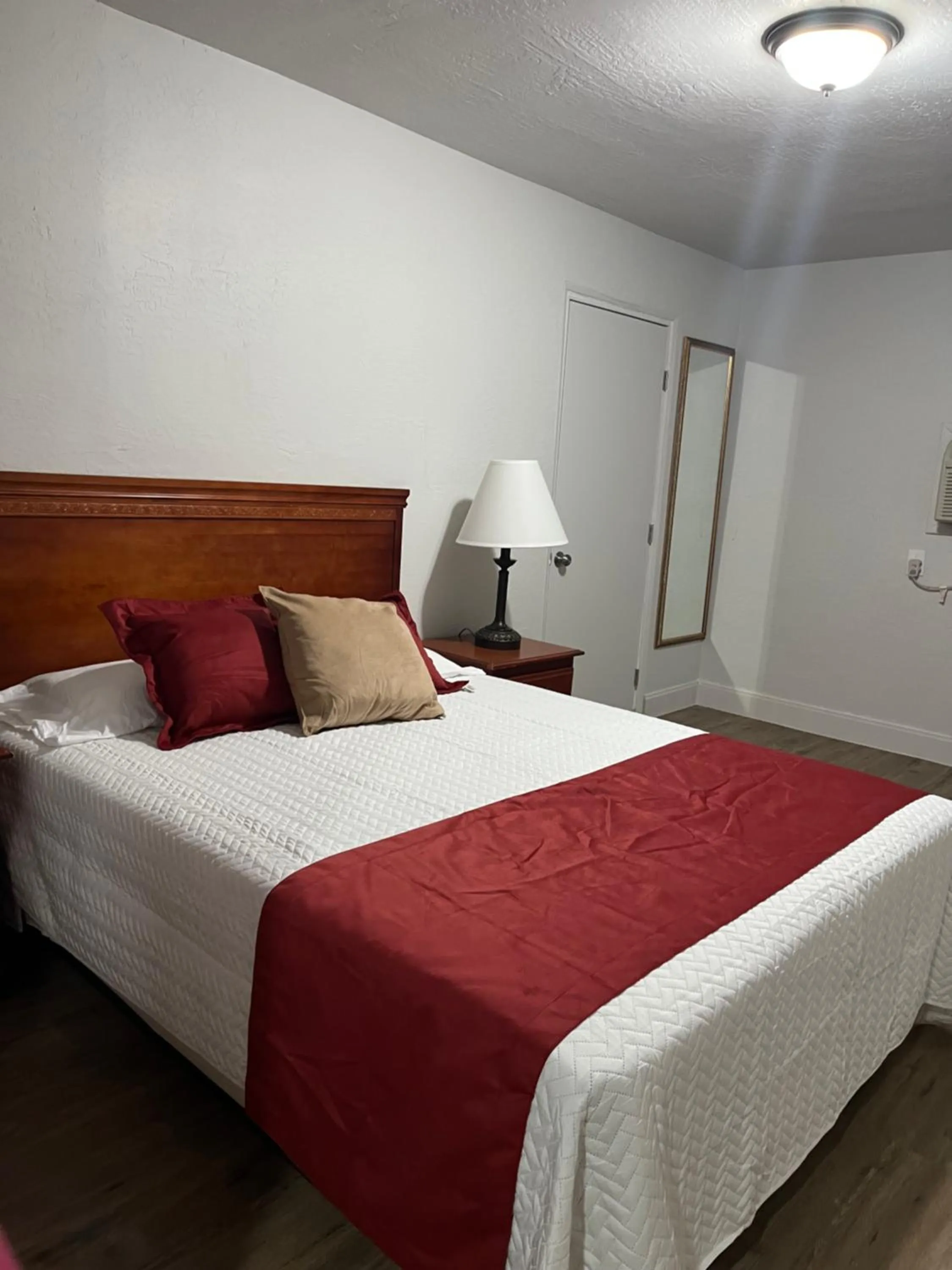 Bed in Arizona 9 Motor Hotel