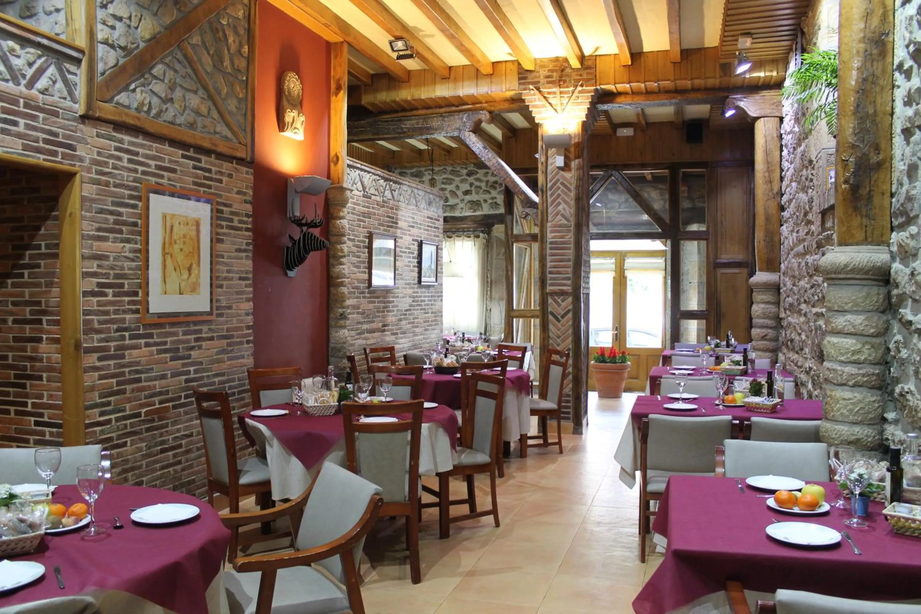 Restaurant/places to eat in Hotel San Roque