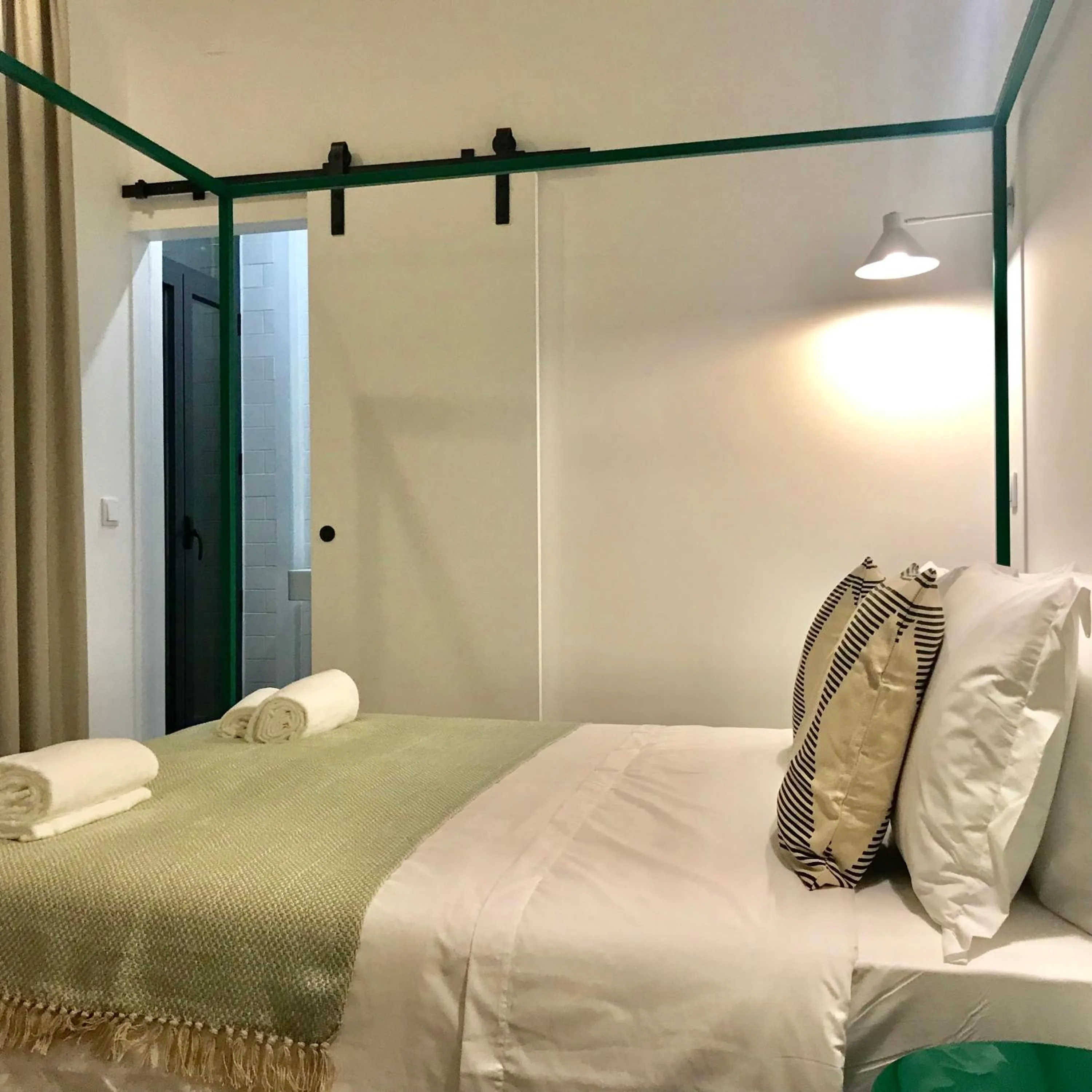 Bed in Alameda Exclusive House