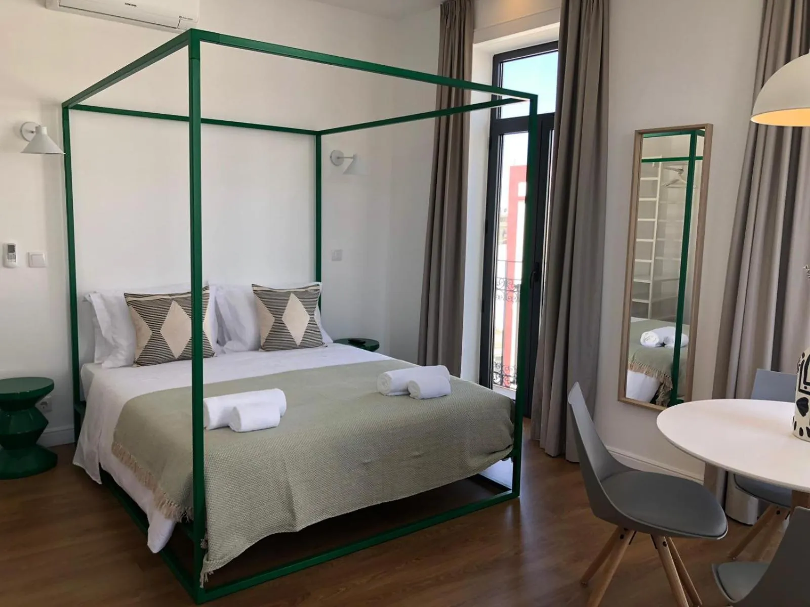 Bed in Alameda Exclusive House