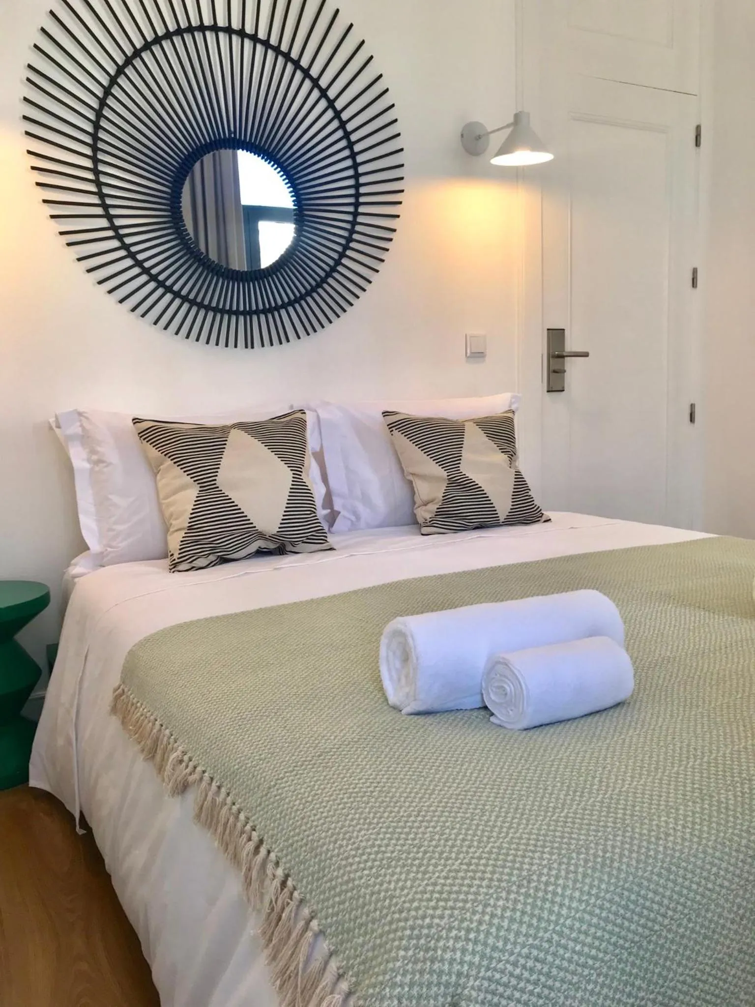 Property building, Bed in Alameda Exclusive House