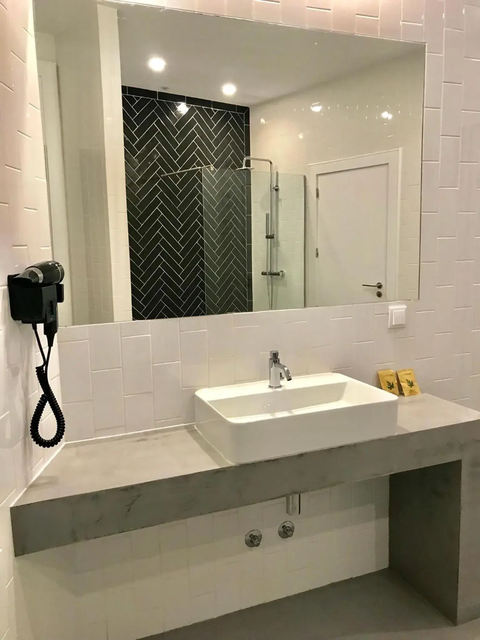 Executive Suite in Alameda Exclusive House Executive Suite in Alameda Exclusive House