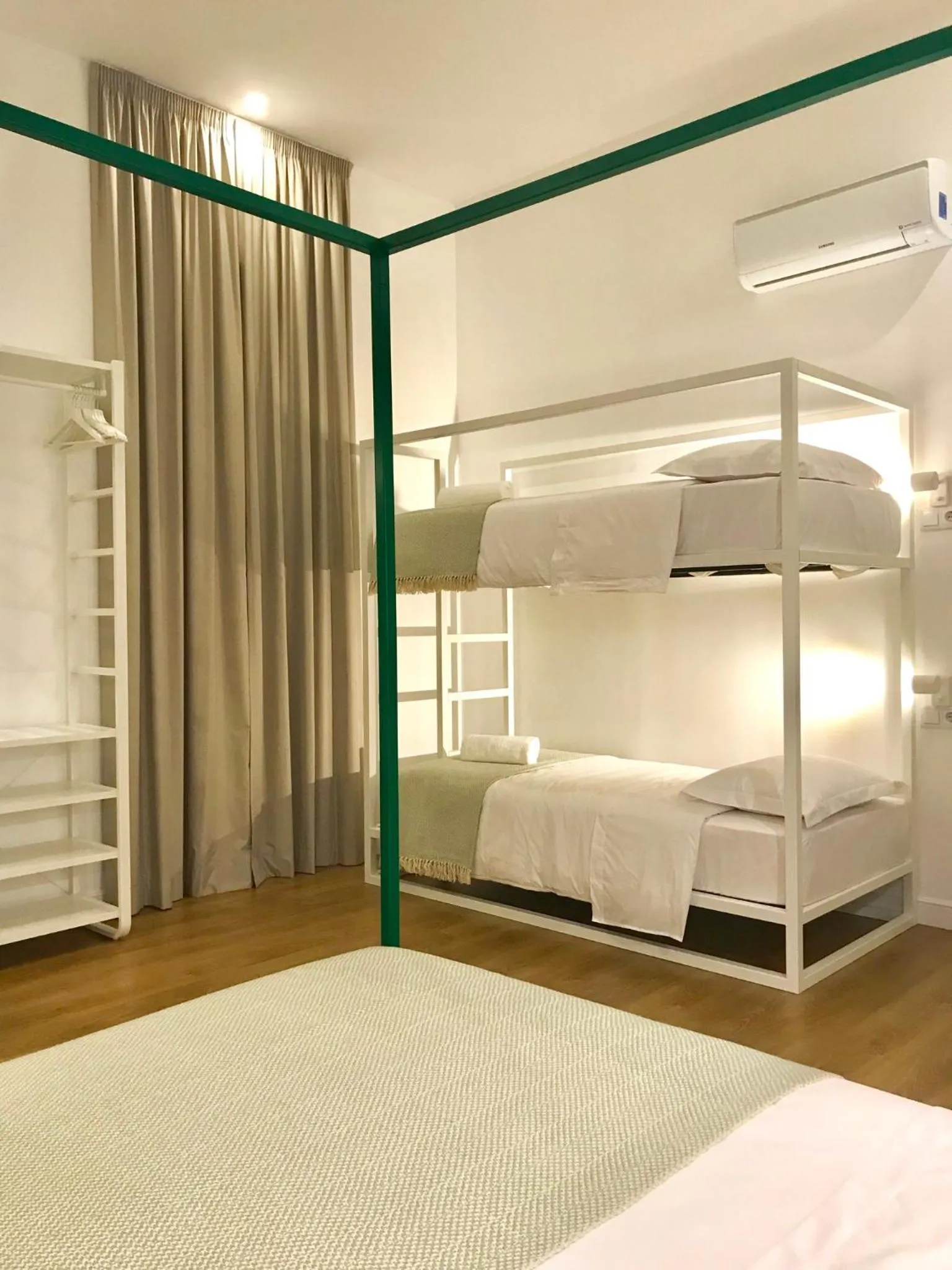 Bed in Alameda Exclusive House