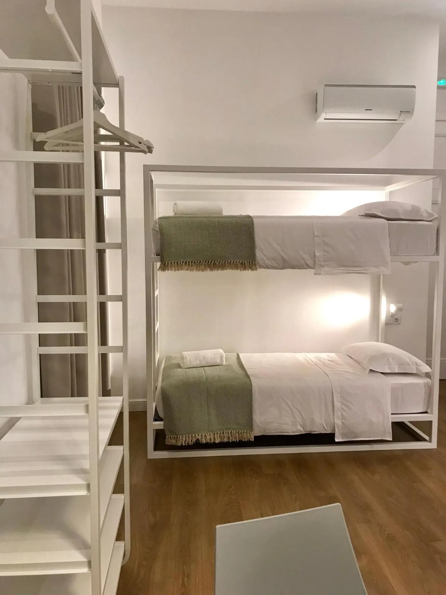 Bed in Alameda Exclusive House