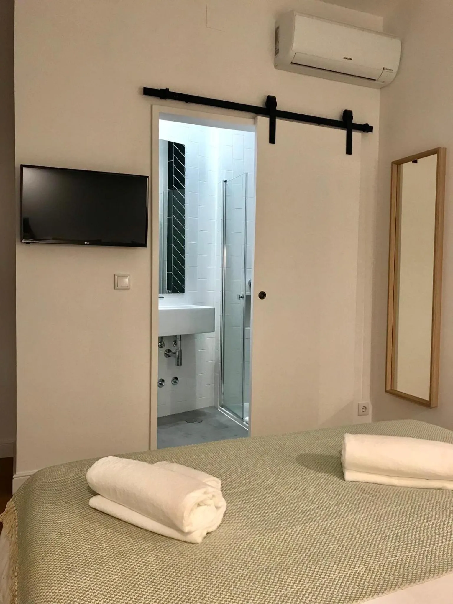 Bed in Alameda Exclusive House