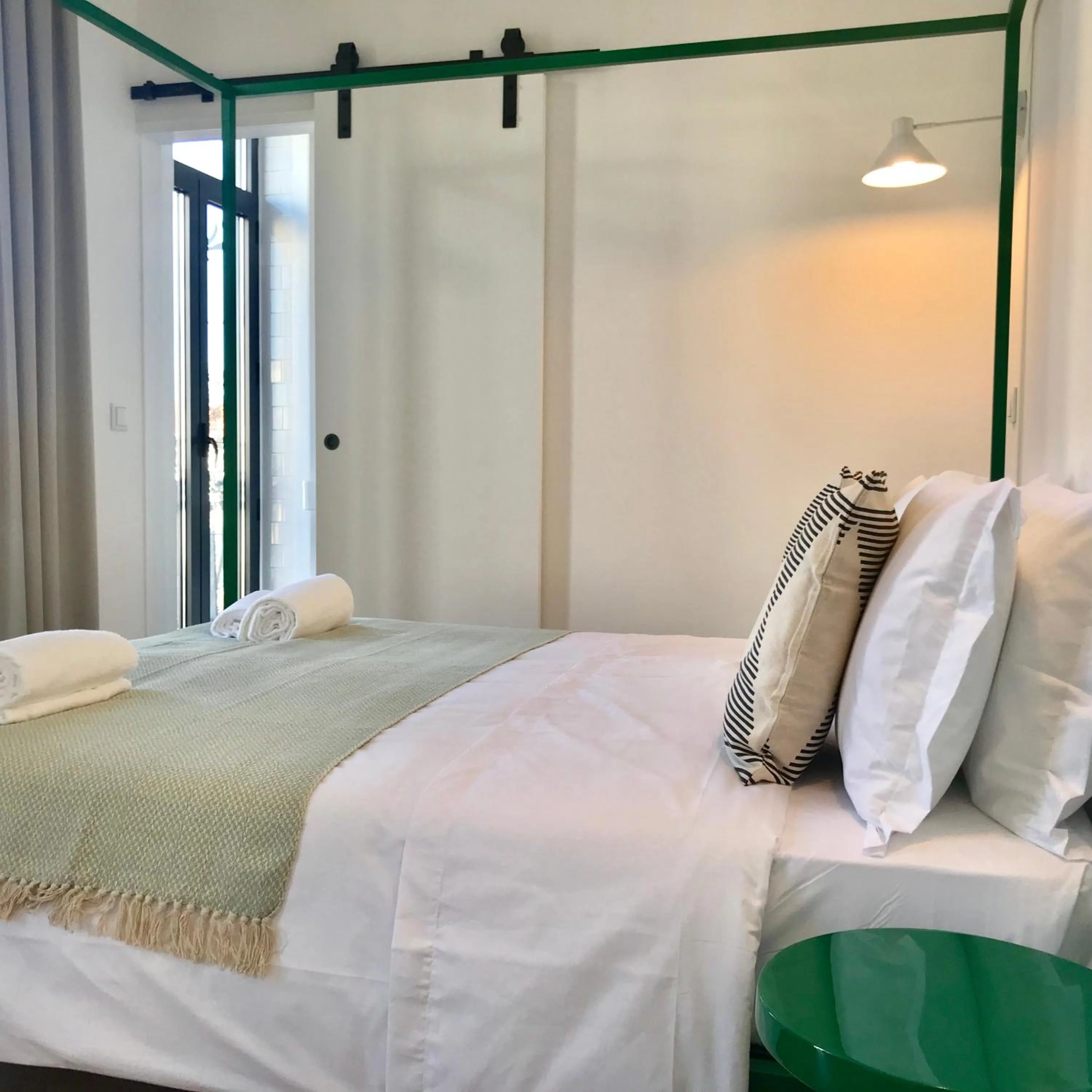 Bed in Alameda Exclusive House