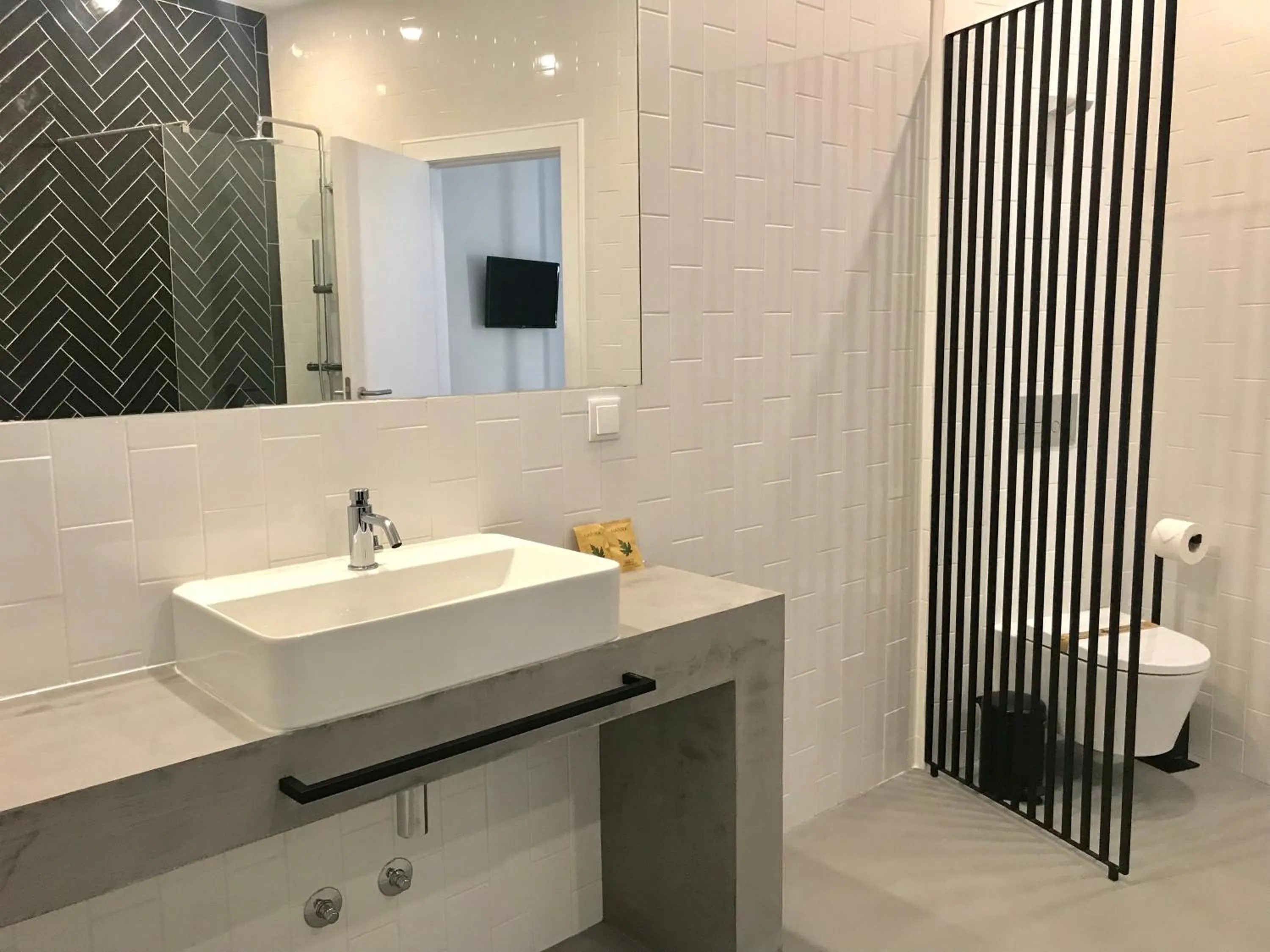 Property building in Alameda Exclusive House