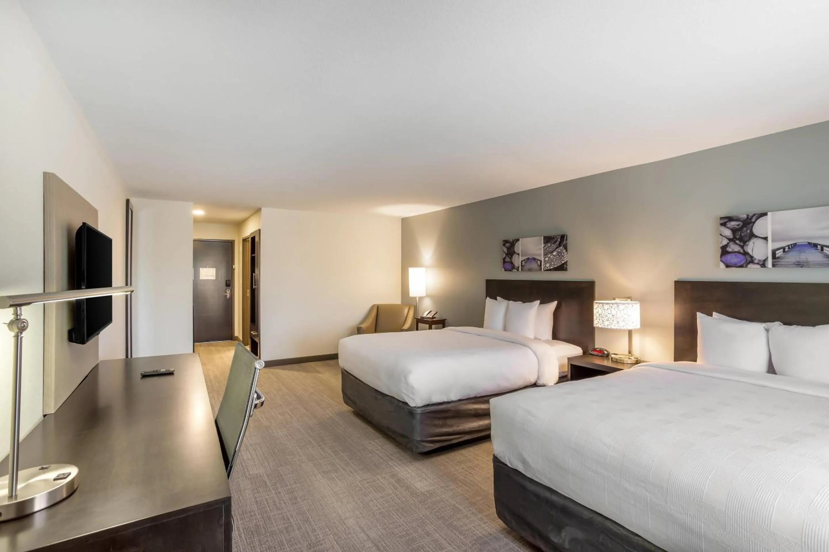 Bedroom, Bed in MainStay Suites Logan Ohio-Hocking Hills