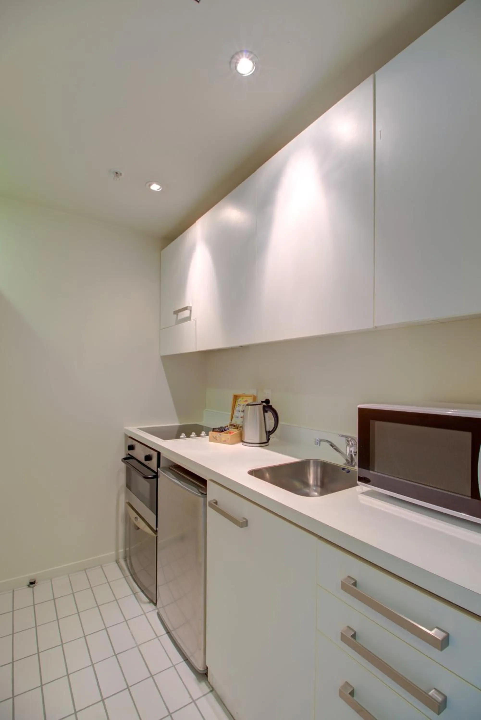 Kitchen or kitchenette in The Quadrant Hotel & Suites