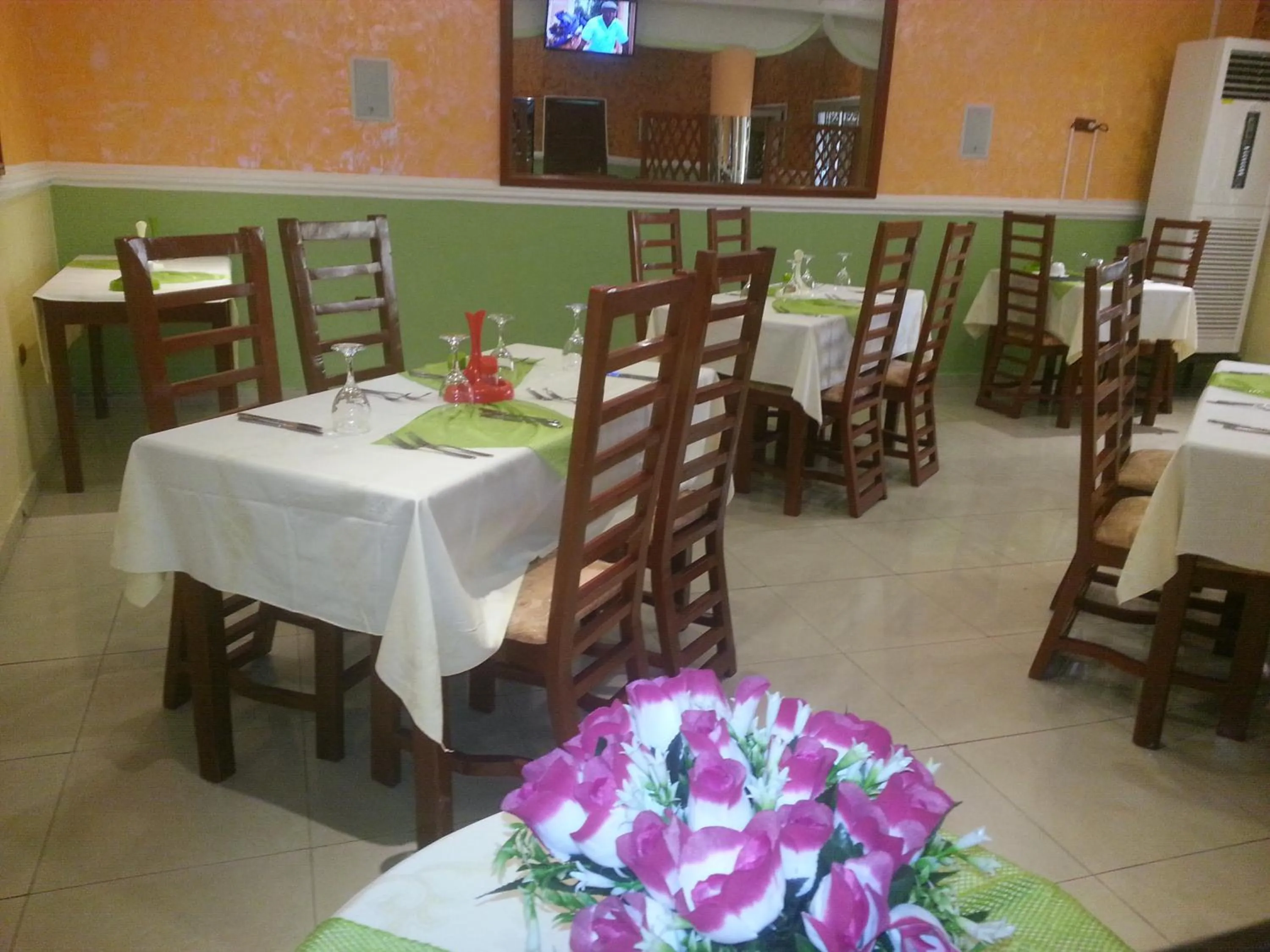 Restaurant/places to eat in Hotel - Y