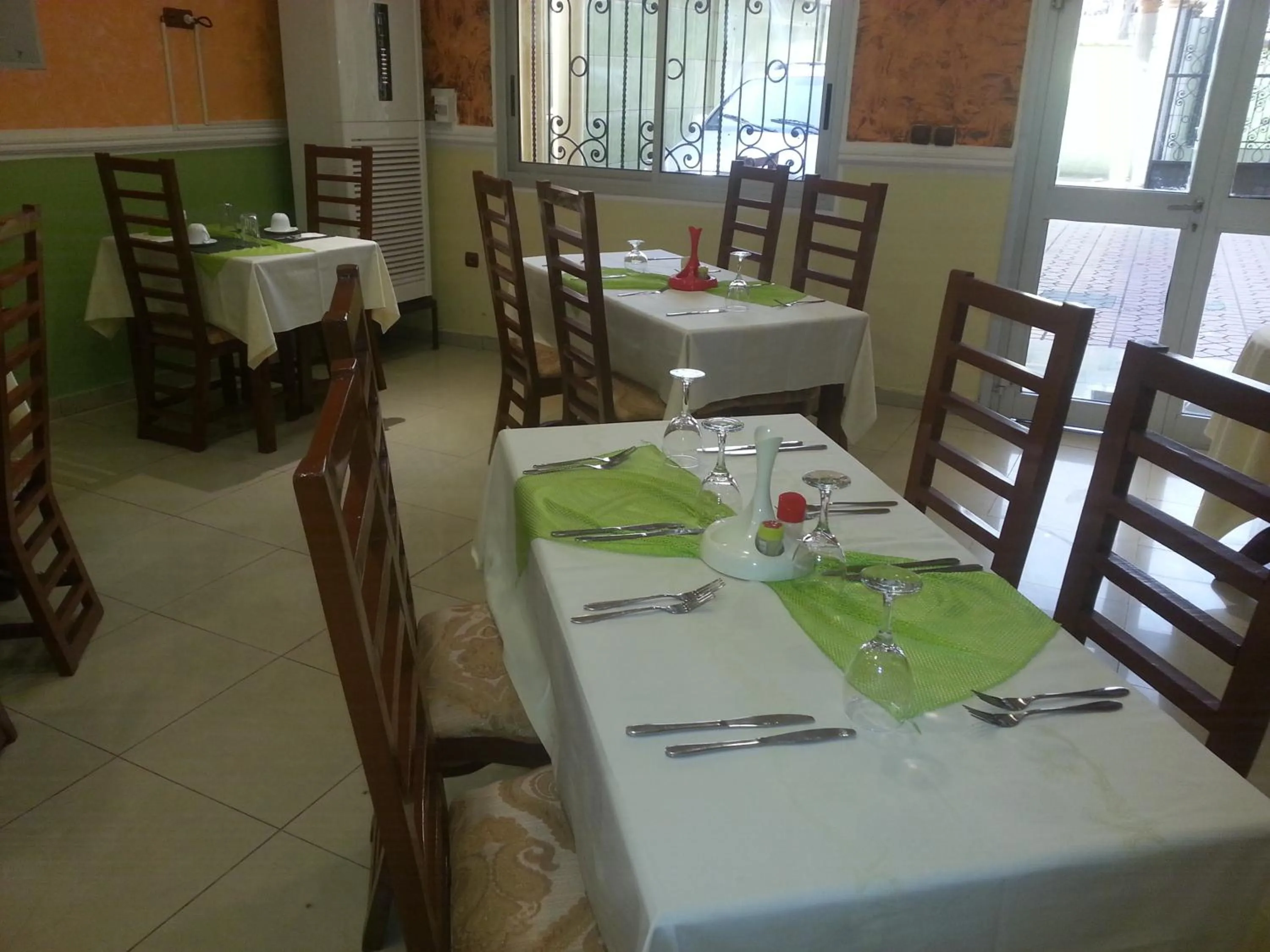 Restaurant/places to eat in Hotel - Y