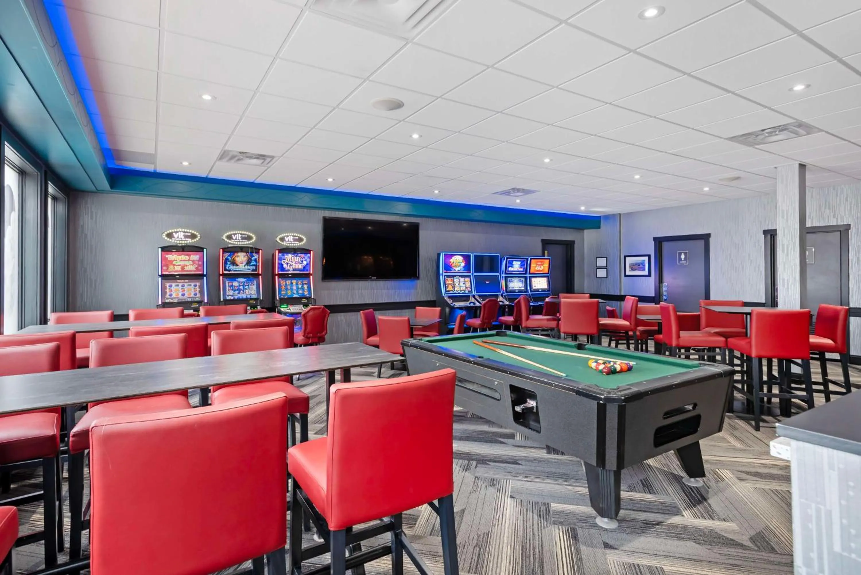 Lounge or bar in Best Western PLUS Port O'Call Hotel