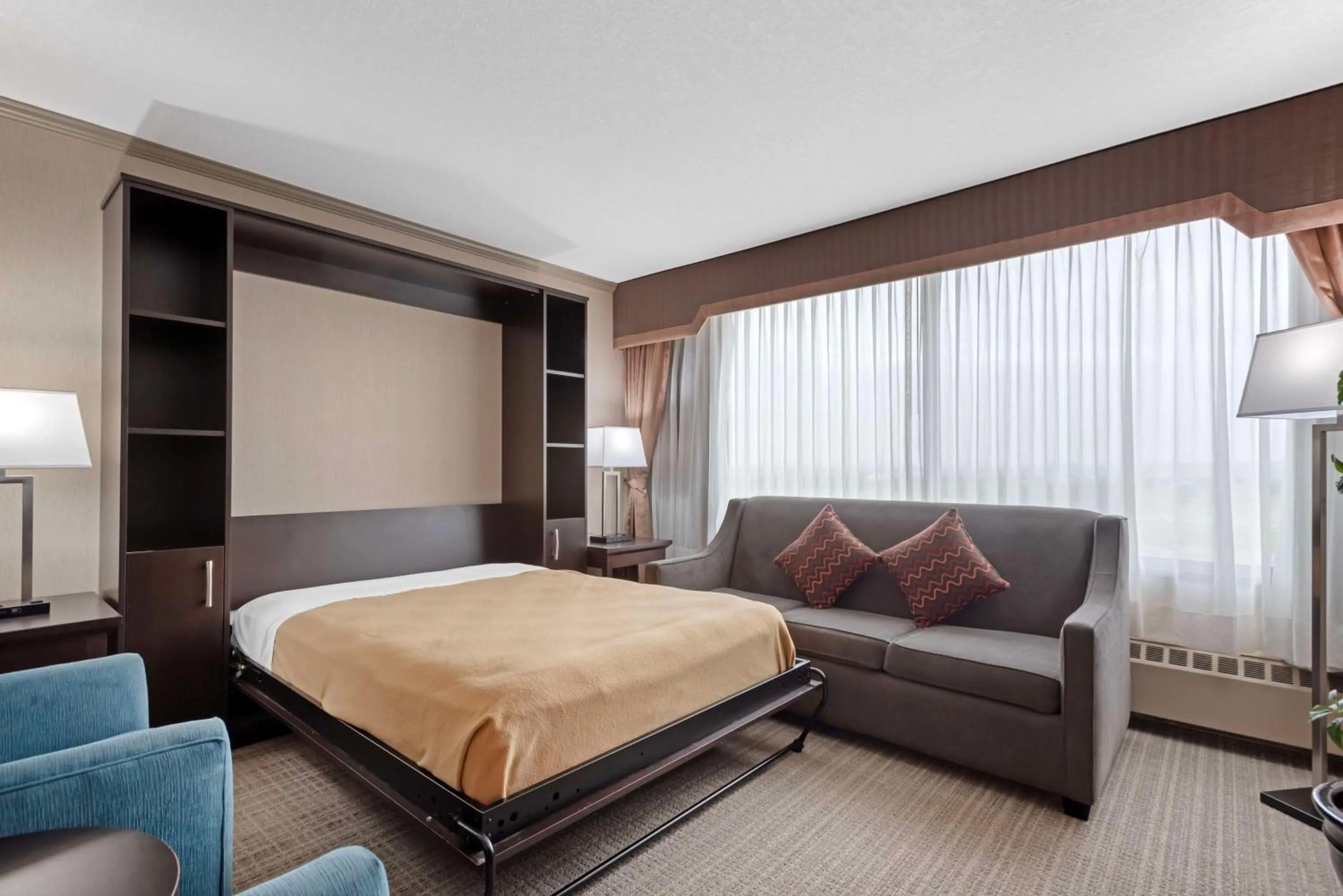 Bedroom, Bed in Best Western PLUS Port O'Call Hotel